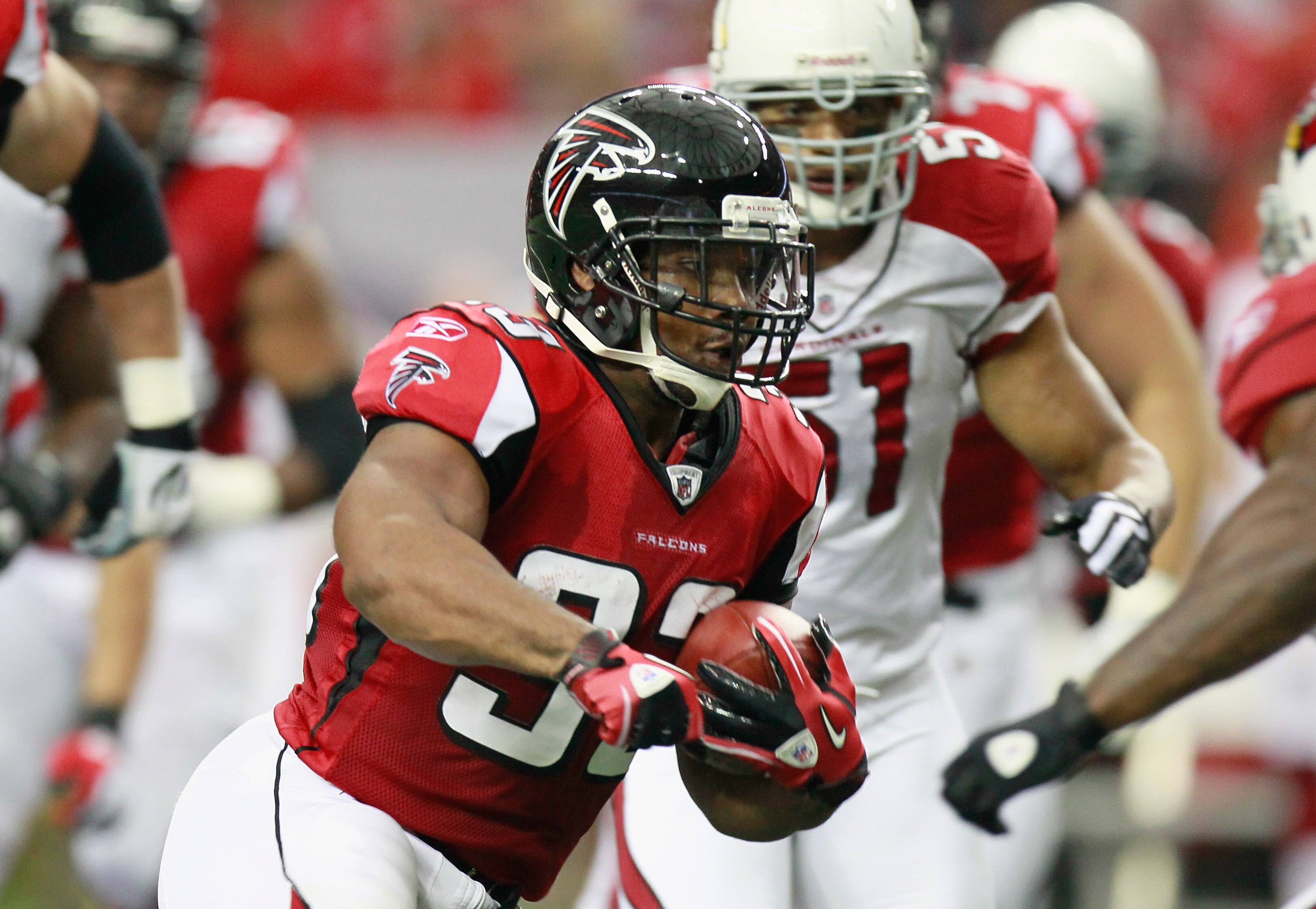 ATLANTA - SEPTEMBER 19:  Michael Turner #33 of the Atlanta Falcons against the Arizona Cardinals at Georgia Dome on September 19, 2010 in Atlanta, Georgia.  (Photo by Kevin C. Cox/Getty Images)
