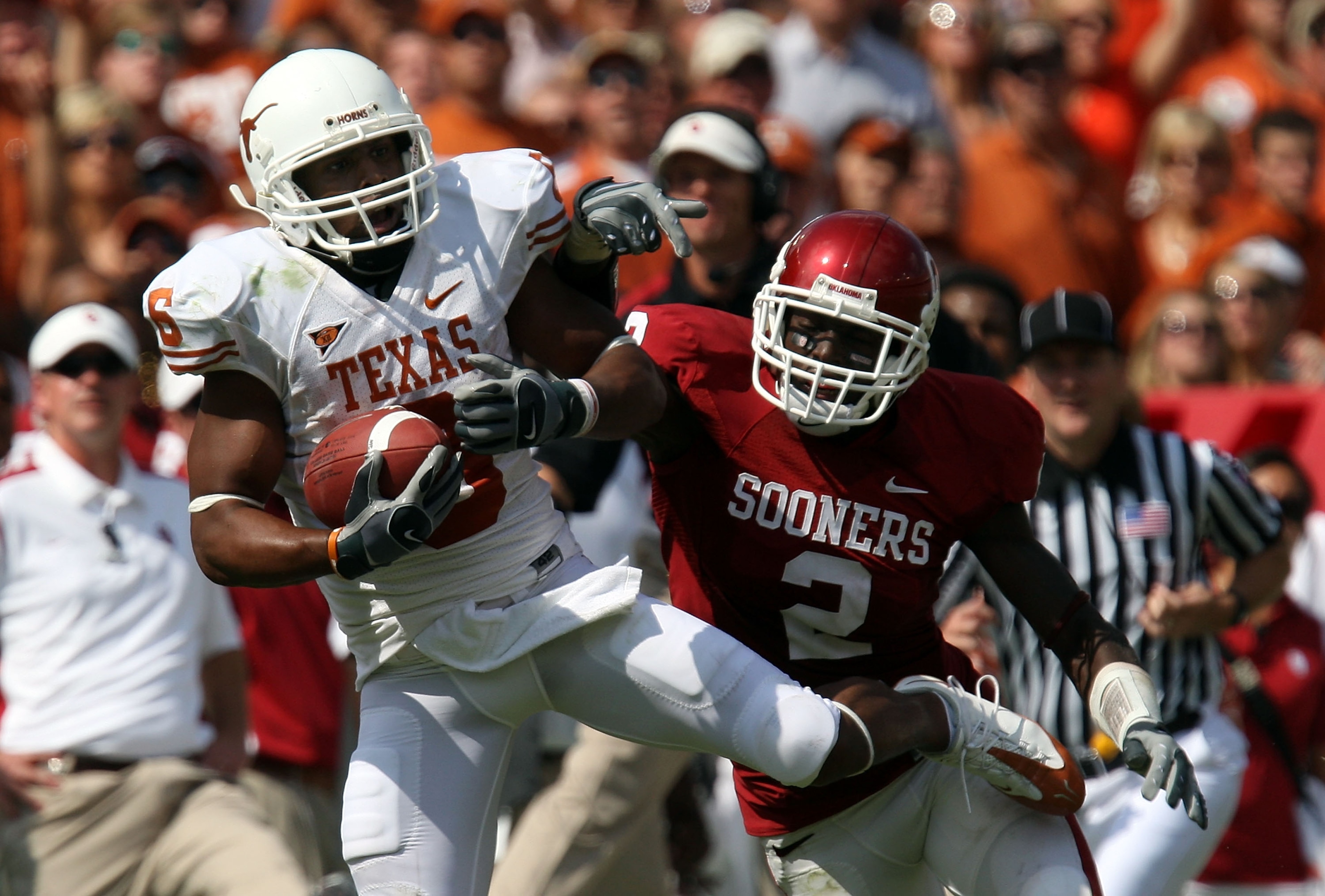 DALLAS - OCTOBER 11:  Wide receiver Quan Cosby #6 the Texas Longhorns makes a pass reception against Brian Jackson #2 of the Oklahoma Sooners during the Red River Rivalry at the Cotton Bowl on October 11, 2008 in Dallas, Texas.  (Photo by Ronald Martinez/