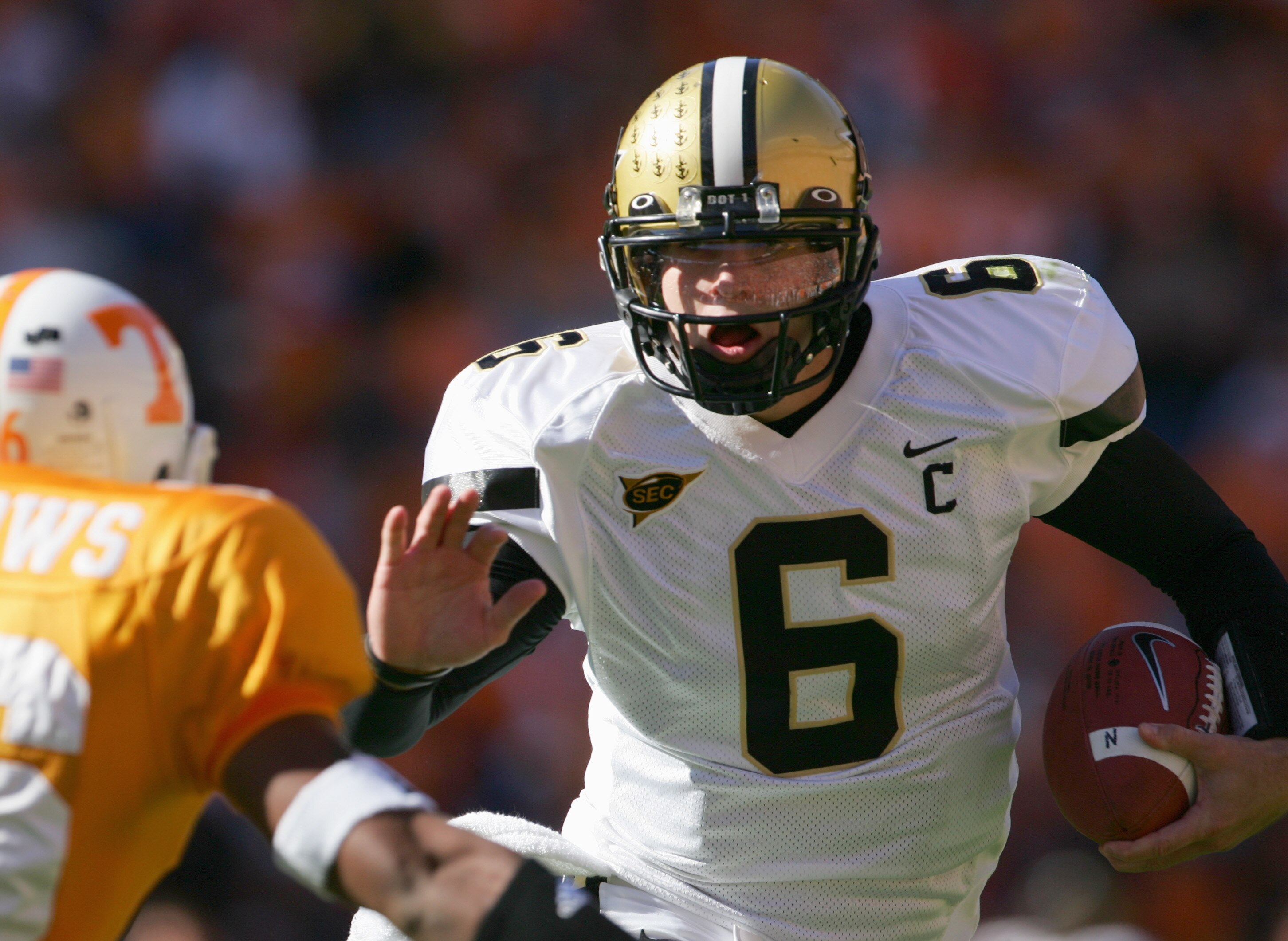 KNOXVILLE, TN - NOVEMBER 19:  Quarterback Jay Cutler #6 of the Vanderbilt Commodores carries the ball during the game against the Tennessee Volunteers on November 19, 2005 at Neyland Stadium in Knoxville, Tennessee. Commodores defeated the Volunteers 28-2