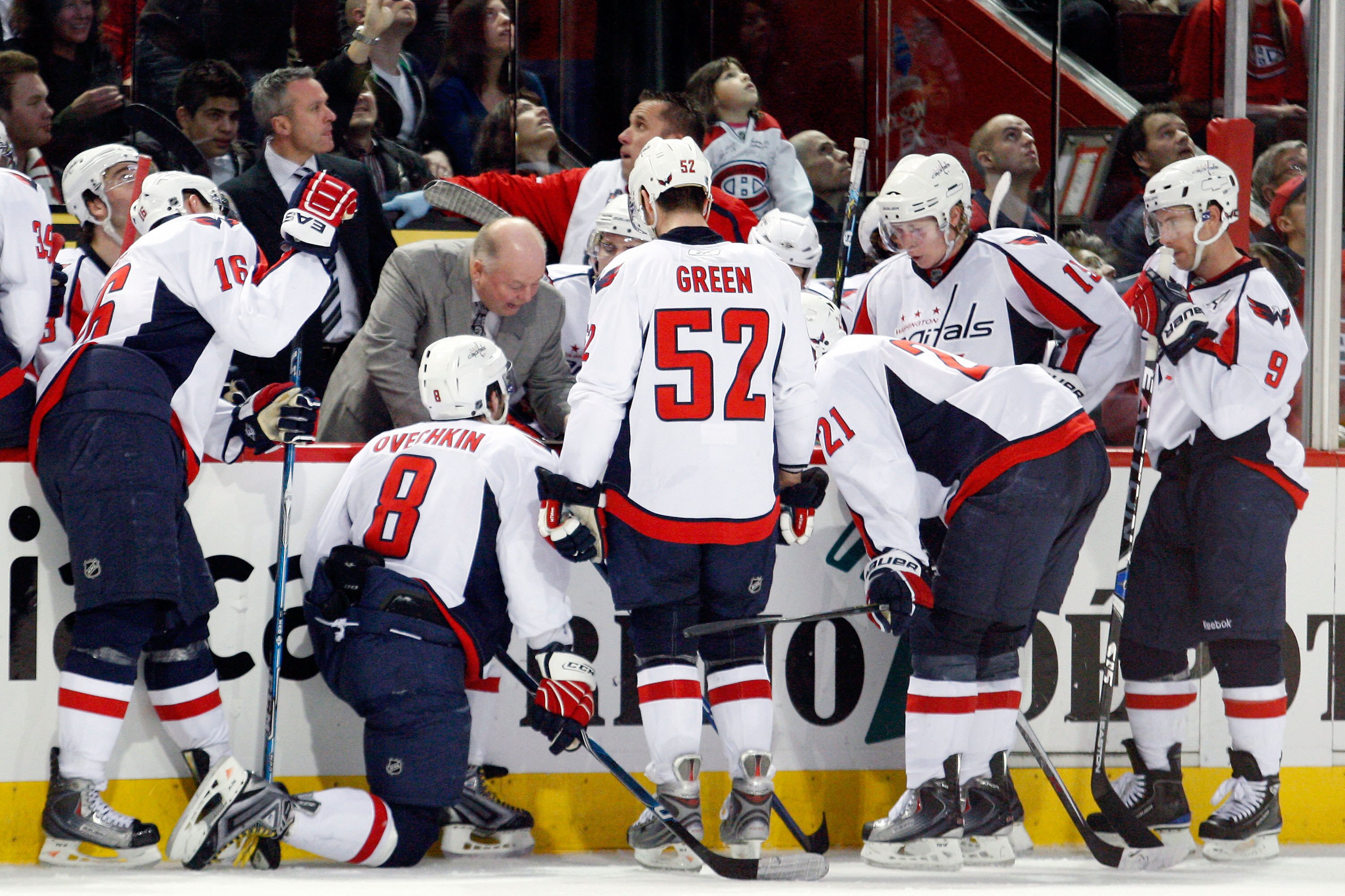MONTREAL- NOVEMBER 28:  Washington Capitals Head Coach Bruce Boudreau talks to players in the closing seconds of the third period during the NHL game against the Montreal Canadiens on November 28, 2009 at the Bell Centre in Montreal, Quebec, Canada.  The