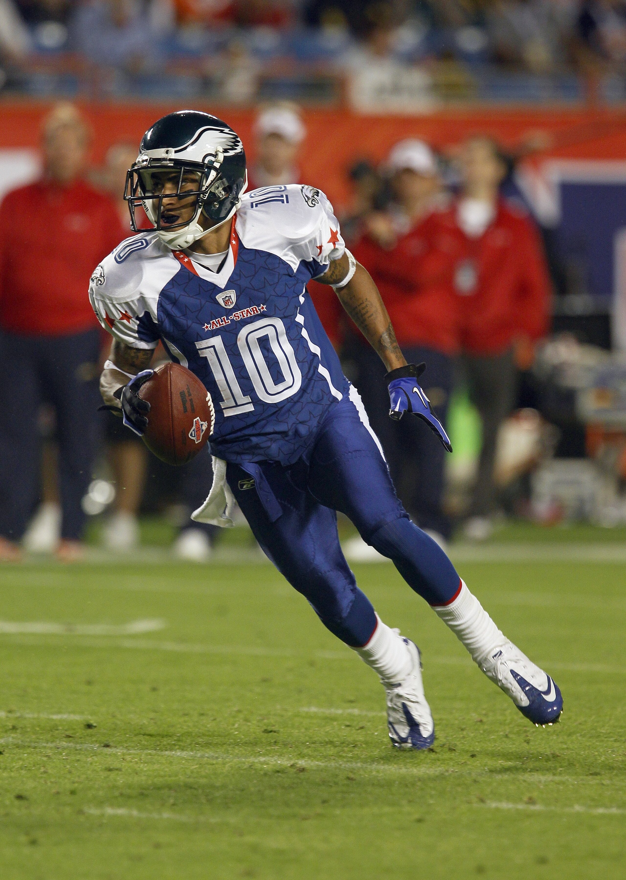 MIAMI GARDENS, FL - JANUARY 31:  DeSean Jackson #10 of the NFC's Philadelphia Eagles runs with the ball for yardage during the 2010 AFC-NFC Pro Bowl game at Sun Life Stadium on January 31, 2010 in Miami Gardens, Florida. The AFC defeated the NFC 41-34. (P