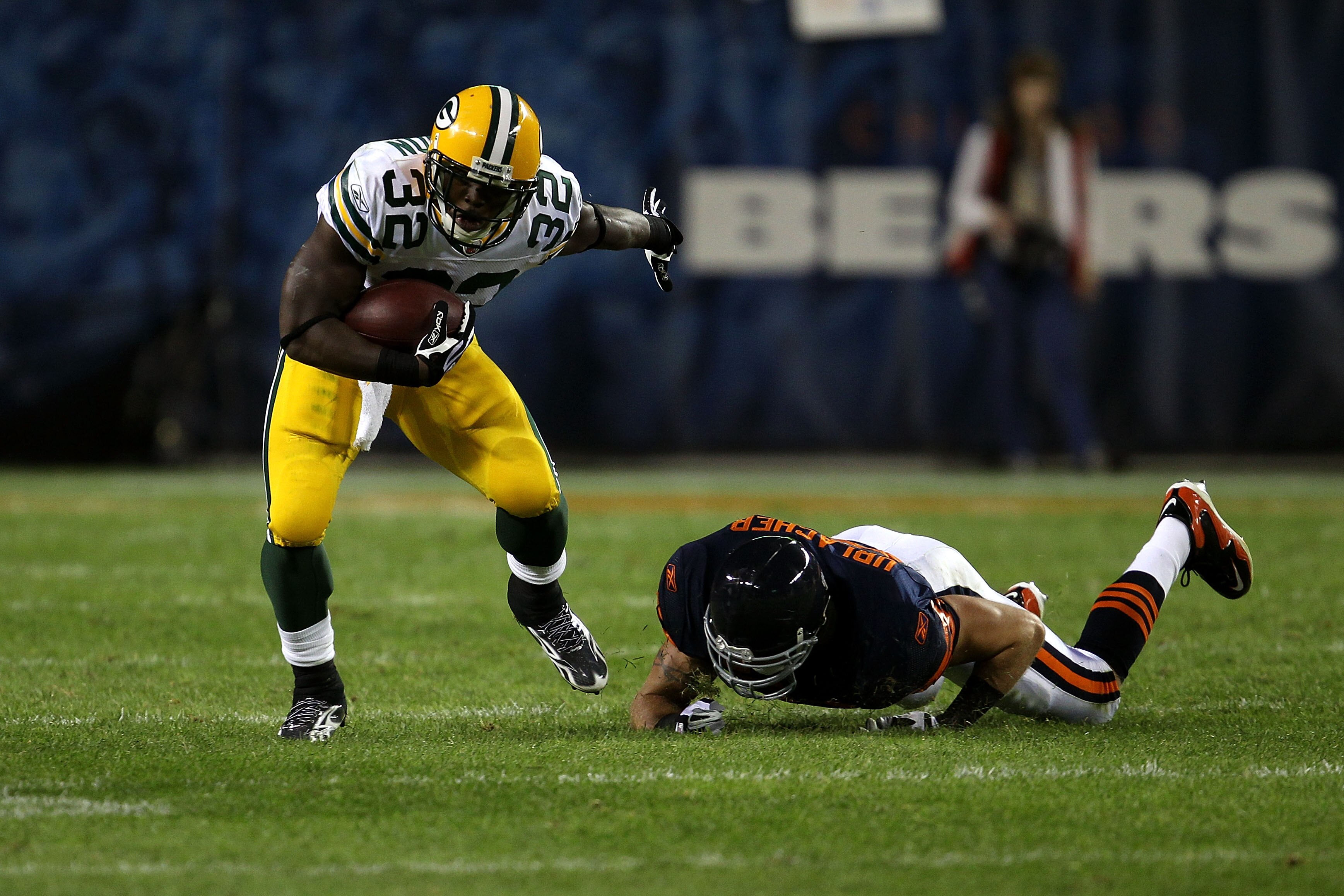 CHICAGO - SEPTEMBER 27:  Brandon Jackson #32 of the Green Bay Packers runs the ball against Brian Urlacher #54 of the Chicago Bears at Soldier Field on September 27, 2010 in Chicago, Illinois.  (Photo by Jonathan Daniel/Getty Images)