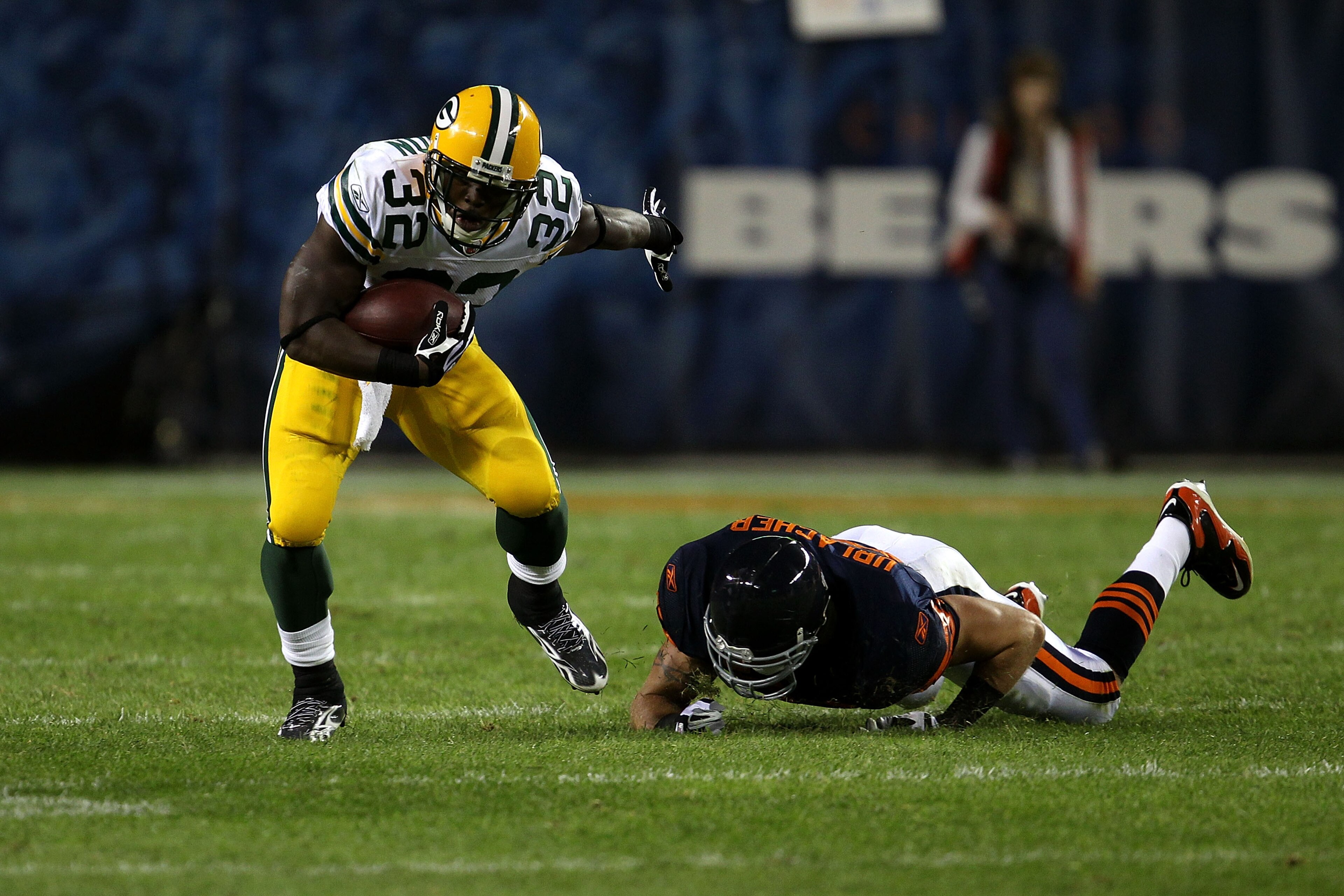 CHICAGO - SEPTEMBER 27: Brandon Jackson #32 of the Green Bay Packers runs the ball against Brian Urlacher #54 of the Chicago Bears at Soldier Field on September 27, 2010 in Chicago, Illinois. (Photo by Jonathan Daniel/Getty Images) CHICAGO - SEPTEMBER 27: Brandon Jackson #32 of the Green Bay Packers runs the ball against Brian Urlacher #54 of the Chicago Bears at Soldier Field on September 27, 2010 in Chicago, Illinois. (Photo by Jonathan Daniel/Getty Images)