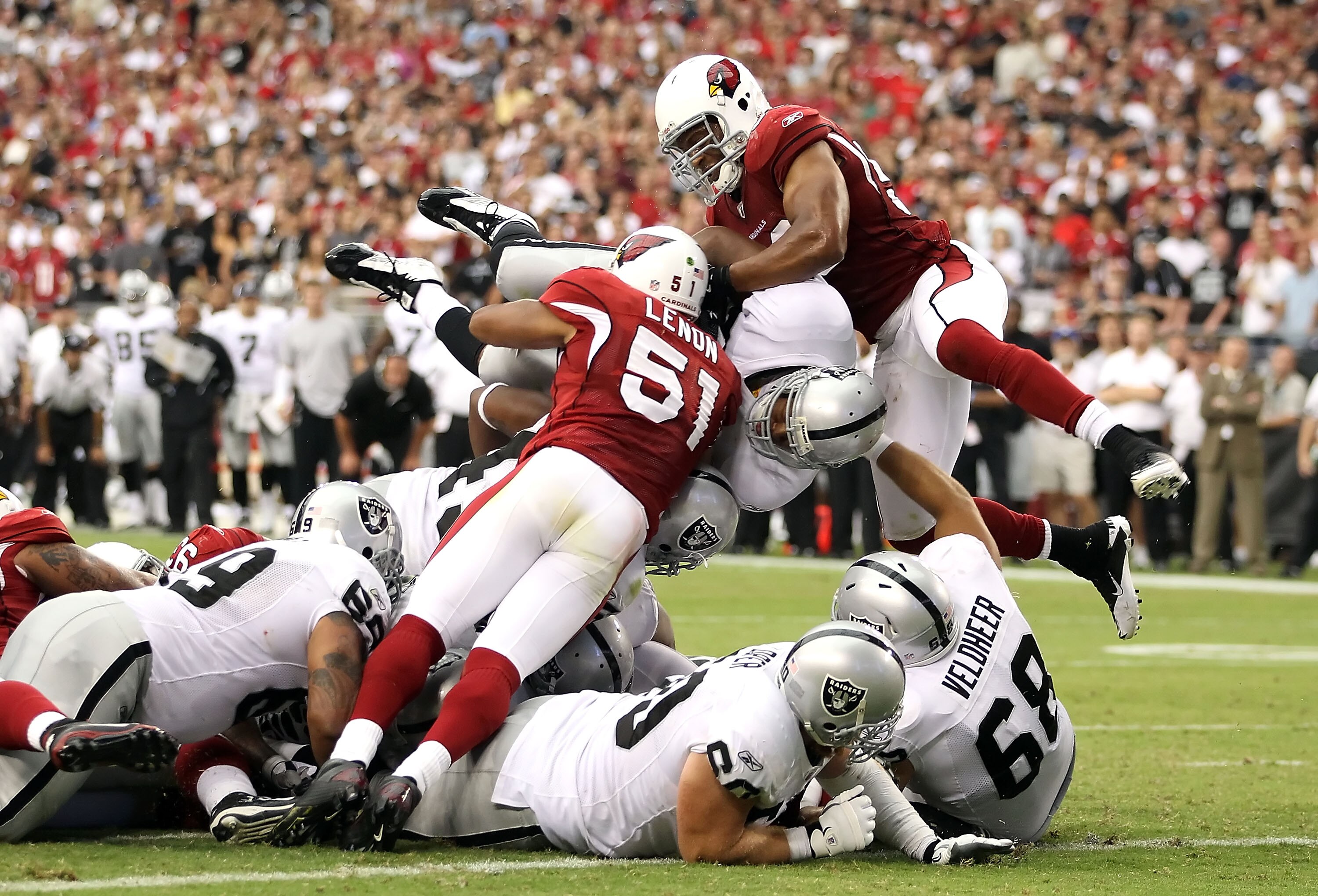 GLENDALE, AZ - SEPTEMBER 26:  Runningback Michael Bush #29 of the Oakland Raiders attempts to dive into the endzone stopped by Paris Lenon #51 and Clark Haggans #53 of the Arizona Cardinals during the fourth quarter of the NFL game at the University of Ph