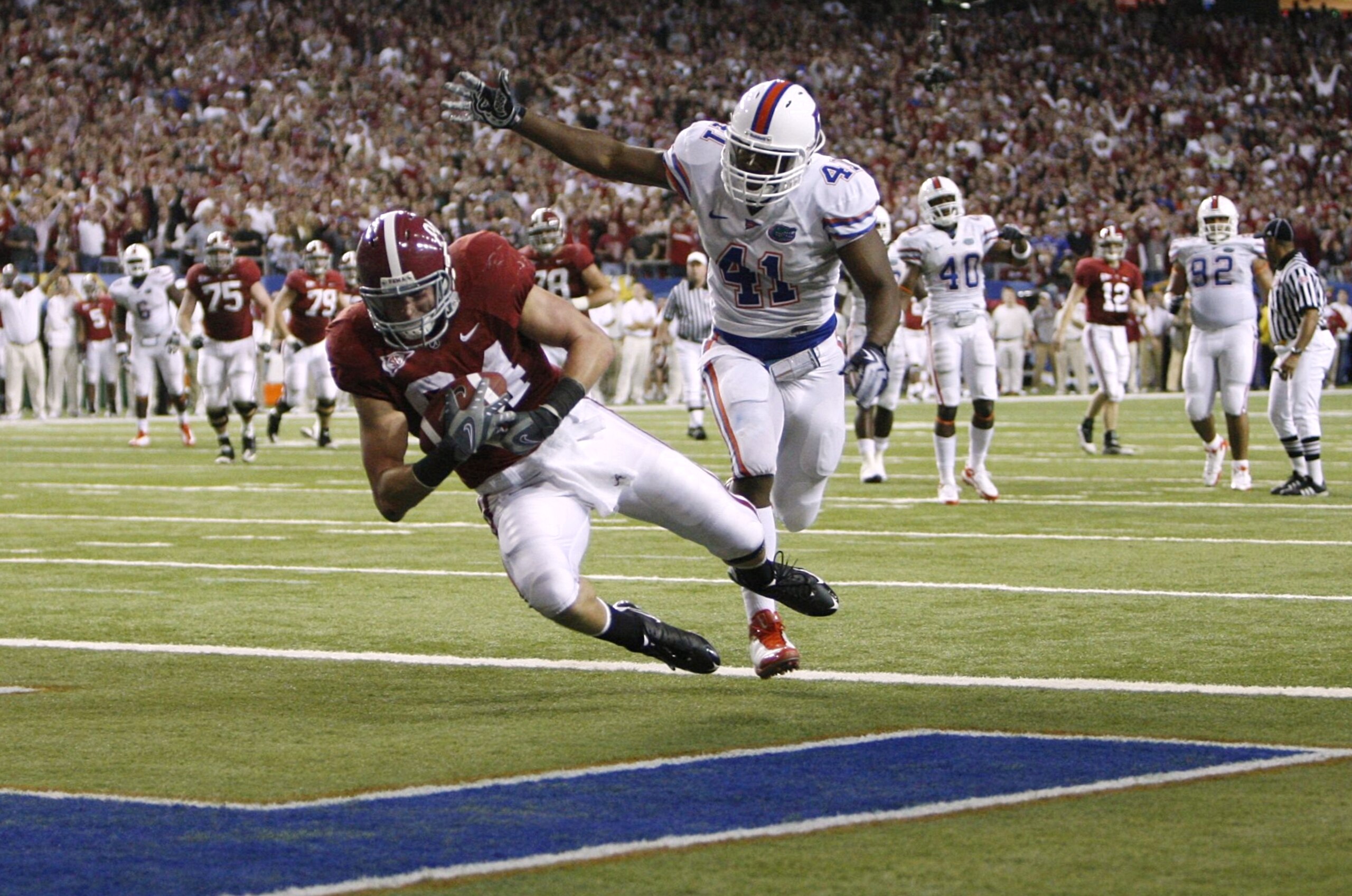 ATLANTA - DECEMBER 5: Colin Peek #84 of the Alabama Crimson Tide catches a 17-yard touchdown reception in the third quarter against Ryan Stamper #41 of the Florida Gators during the SEC Championship game at Georgia Dome on December 5, 2009 in Atlanta, Ge ATLANTA - DECEMBER 5: Colin Peek #84 of the Alabama Crimson Tide catches a 17-yard touchdown reception in the third quarter against Ryan Stamper #41 of the Florida Gators during the SEC Championship game at Georgia Dome on December 5, 2009 in Atlanta, Ge