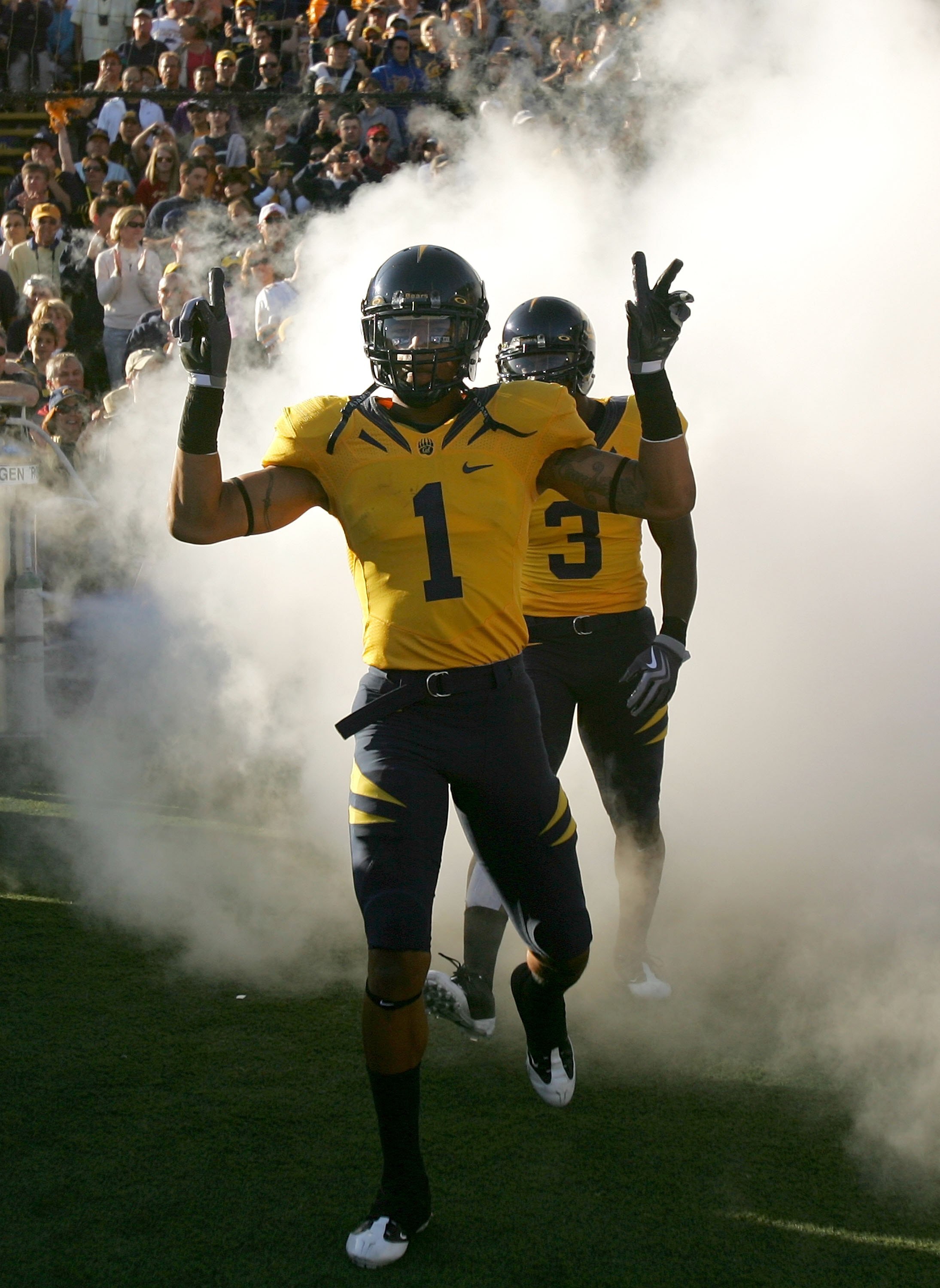 BERKELEY, CA - OCTOBER 03:  Marvin Jones #1 of the California Golden Bears enters the stadium before their game against the USC Trojans at California Memorial Stadium on October 3, 2009 in Berkeley, California.  (Photo by Ezra Shaw/Getty Images)