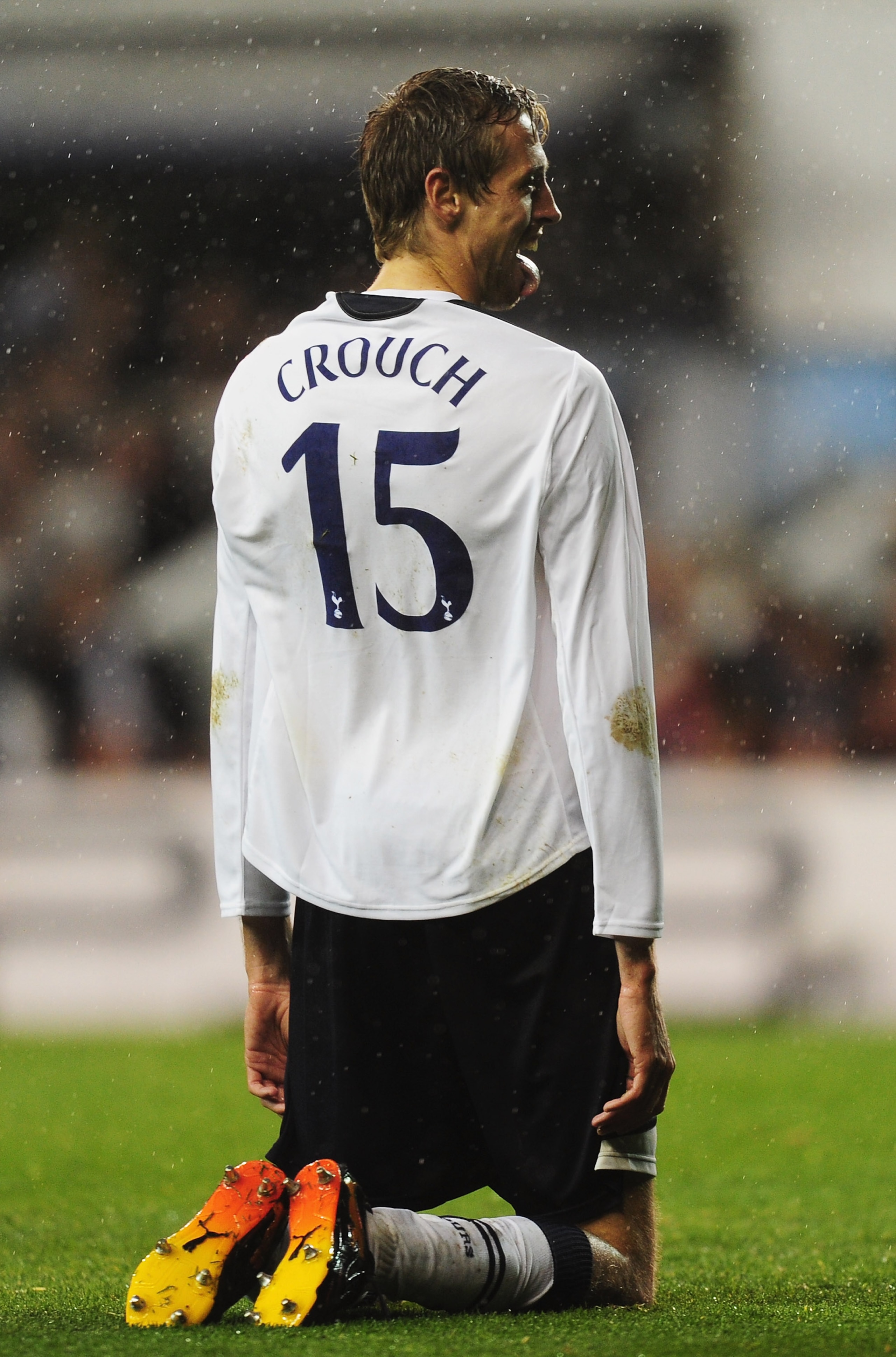 LONDON, ENGLAND - SEPTEMBER 29:  Peter Crouch of Tottenham reacts after shooting wide during the  UEFA Champions League Group A match between Tottenham Hotspur and FC Twente at White Hart Lane on September 29, 2010 in London, England.  (Photo by Mike Hewi