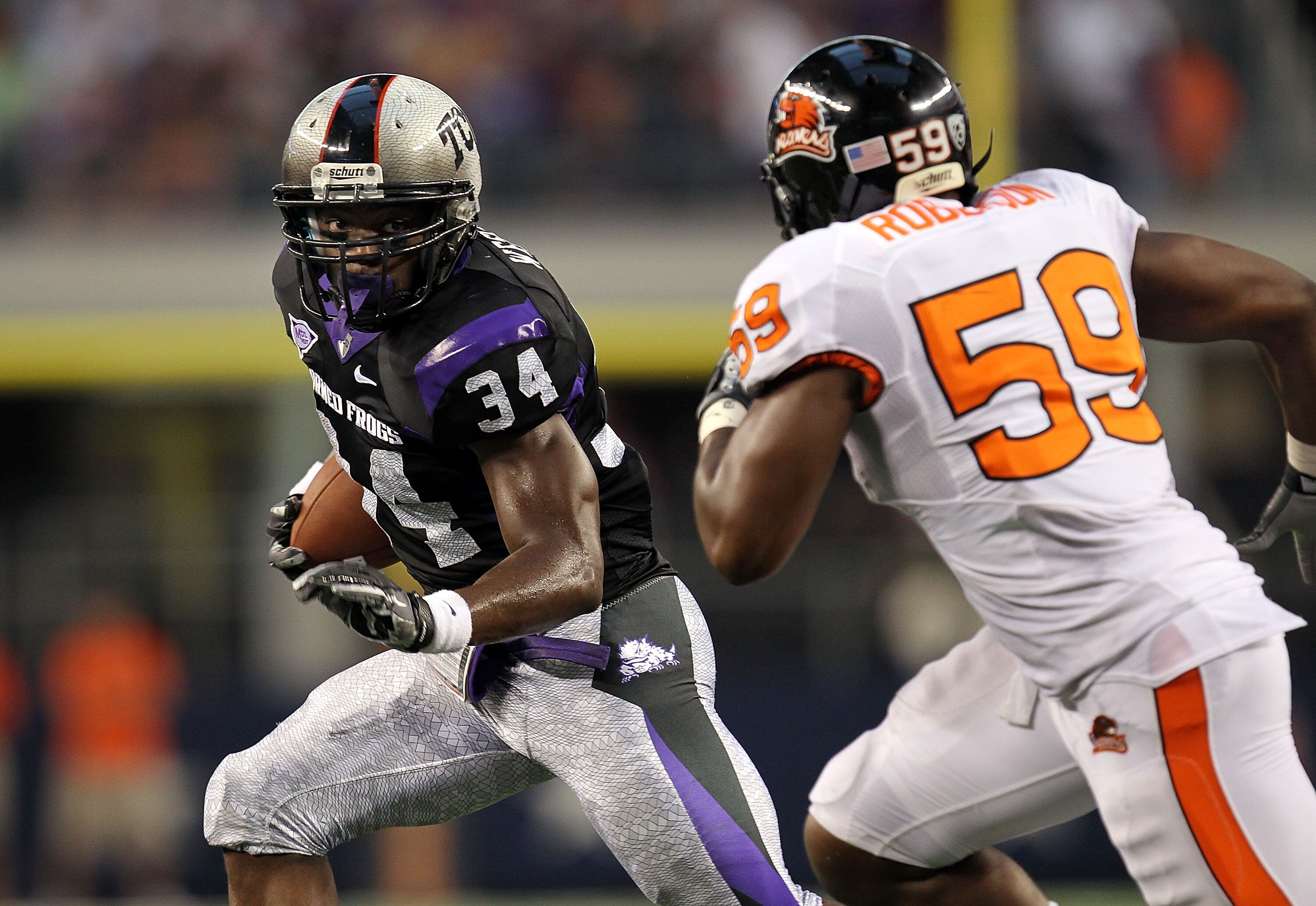 ARLINGTON, TX - SEPTEMBER 04:  Tailback Ed Wesley #34 of the TCU Horned Frogs runs the ball against the Oregon State Beavers at Cowboys Stadium on September 4, 2010 in Arlington, Texas.  (Photo by Ronald Martinez/Getty Images)