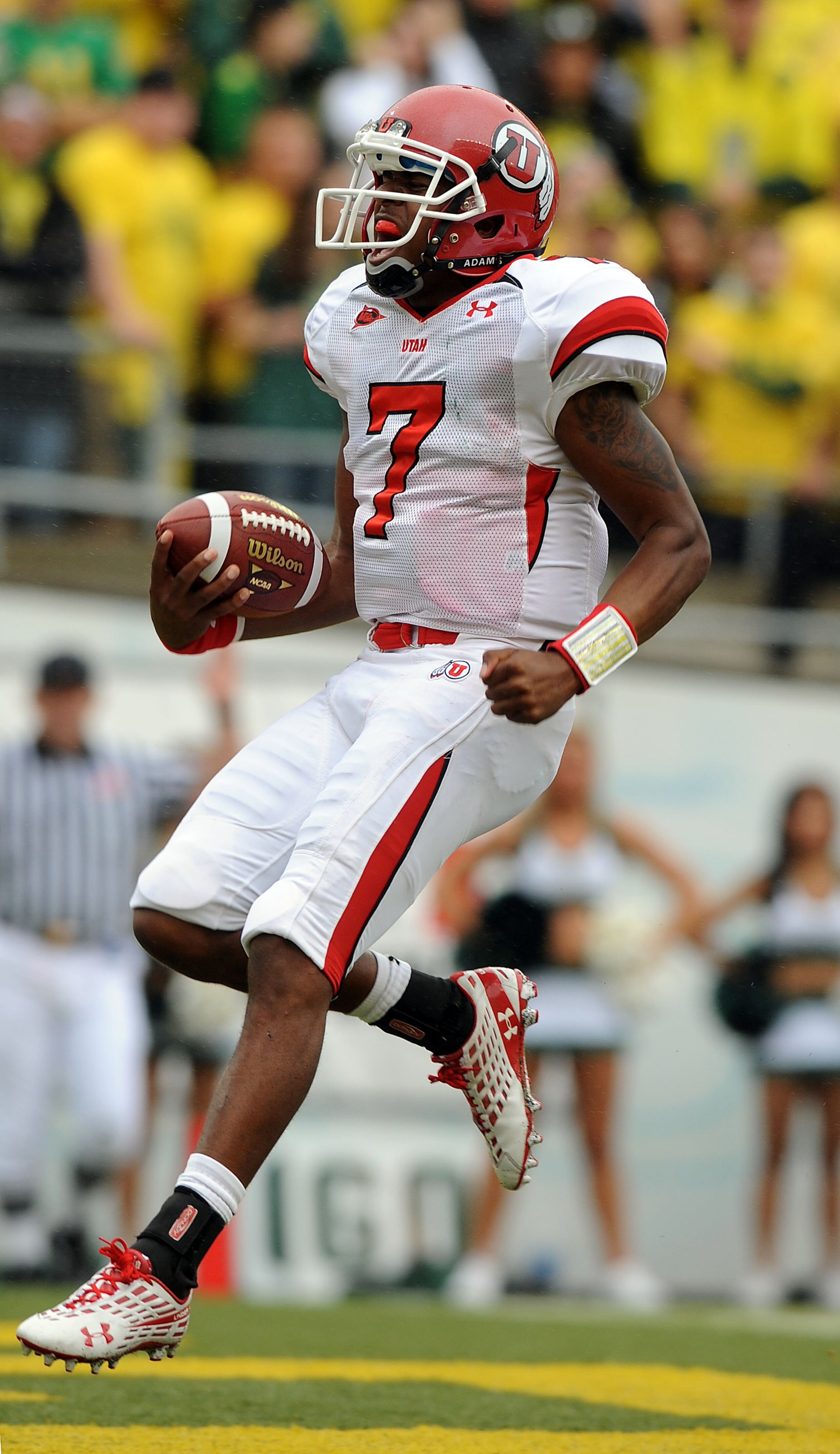 EUGENE, OR - SEPTEMBER 19: Quarterback Terrance Cain #7 of the Utah Utes celebrates his touchdown in the first quarter of the game against the Oregon Ducks at Autzen Stadium on September 19, 2009 in Eugene, Oregon. Oregon won the game 31-24. (Photo by Ste