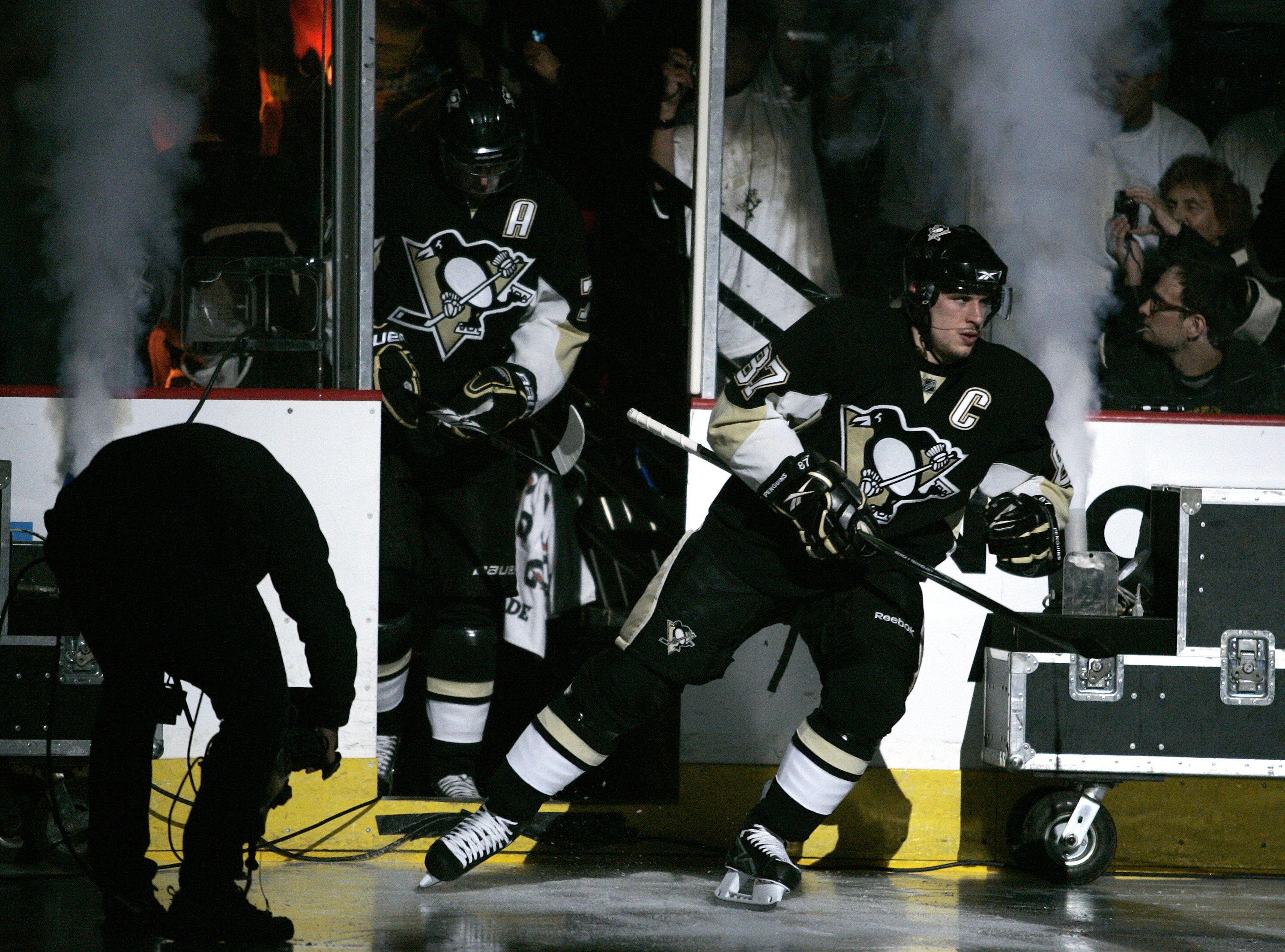 PITTSBURGH - MAY 8:  Sidney Crosby #87 of the Pittsburgh Penguins takes the ice against the Montreal Canadiens in Game Five of the Eastern Conference Semifinals during the 2010 NHL Stanley Cup Playoffs at Mellon Arena on May 8, 2010 in Pittsburgh, Pennsyl
