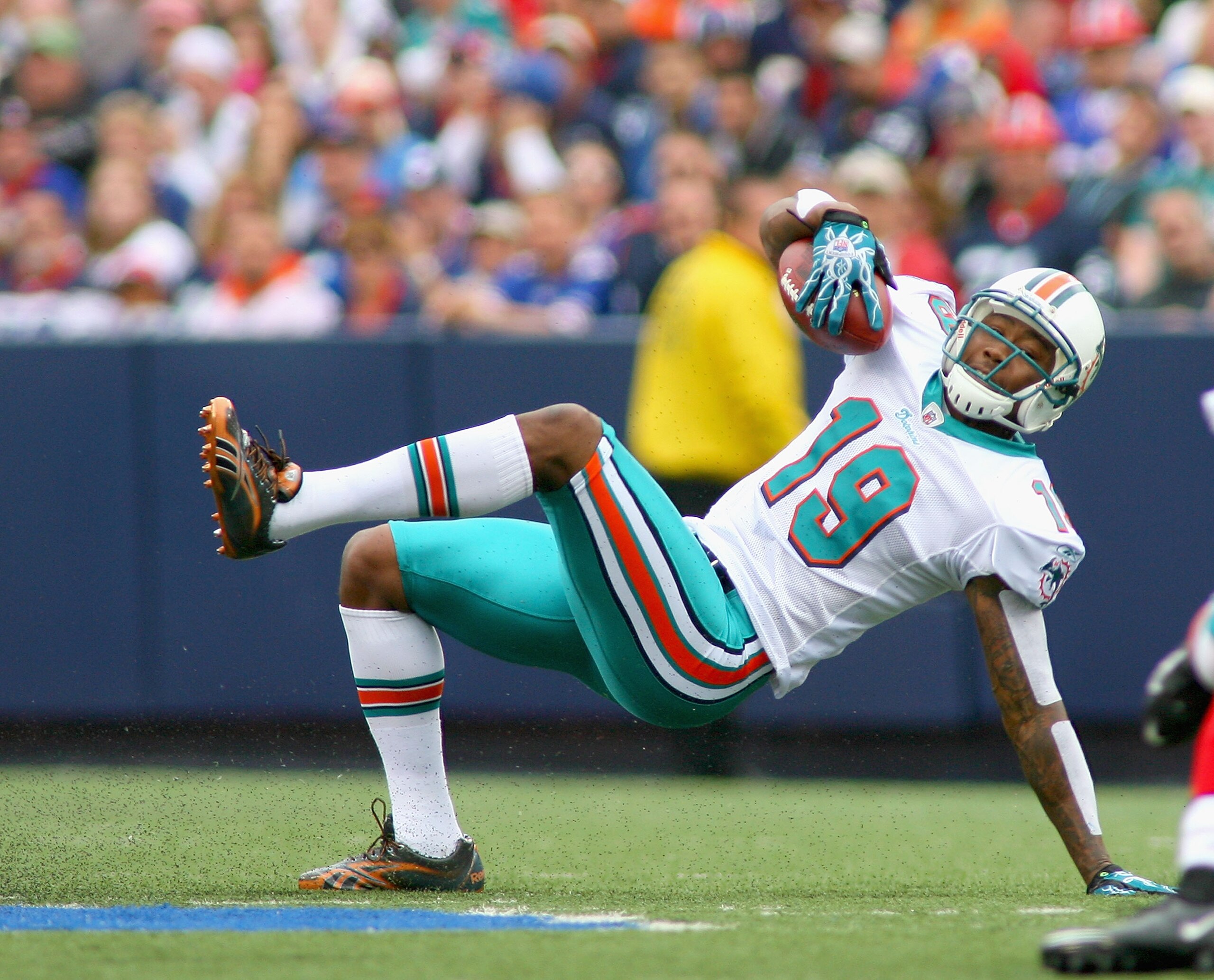 ORCHARD PARK, NY - SEPTEMBER 12:  Brandon Marshall #19 of the Miami Dolphins keeps his footing against the Buffalo Bills during the NFL season opener at Ralph Wilson Stadium on September 12, 2010 in Orchard Park, New York.  (Photo by Rick Stewart/Getty Im