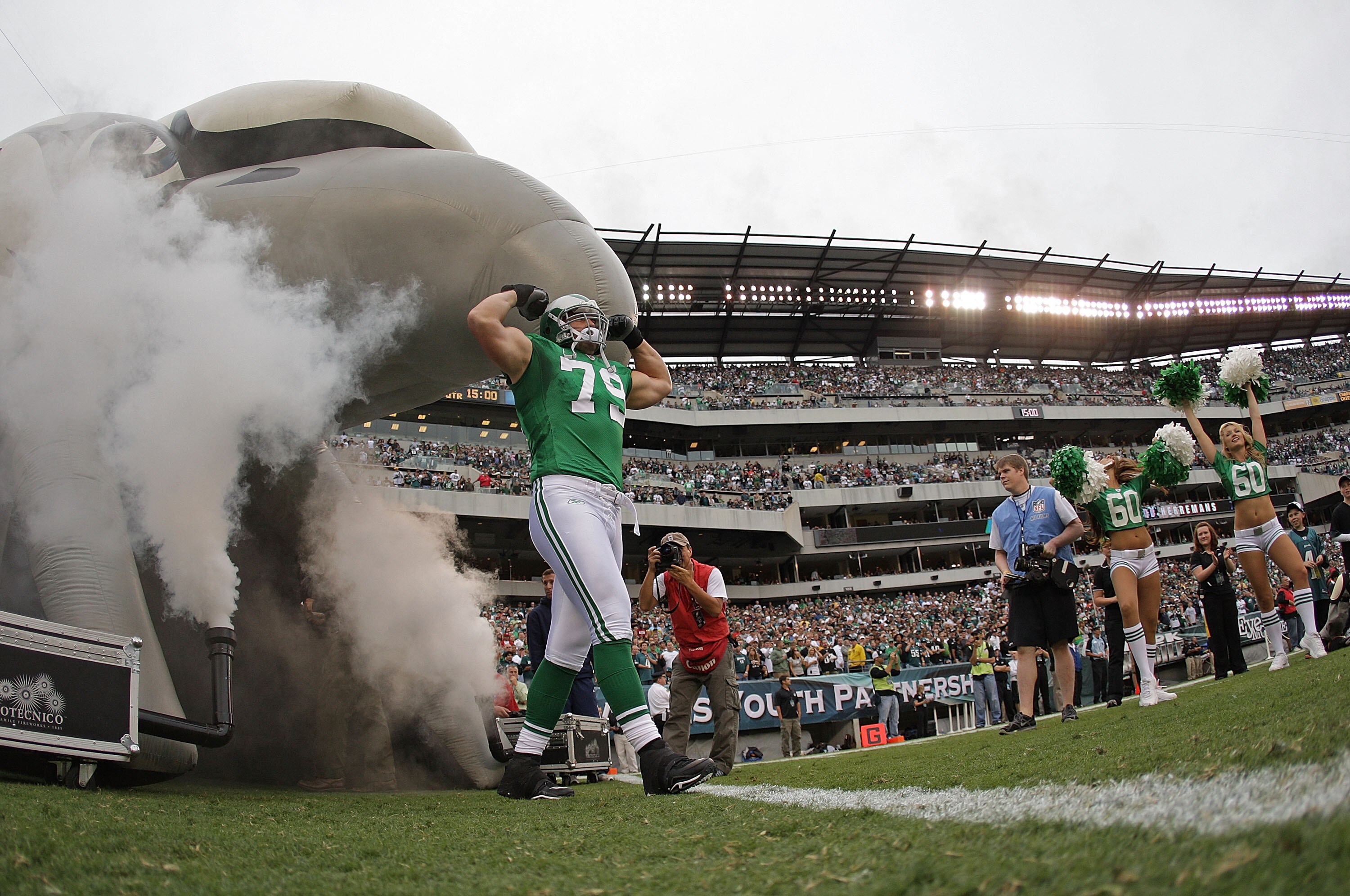 PHILADELPHIA - SEPTEMBER 12:  Todd Herremans #79 of the Philadelphia Eagles greets the cowd during a game against the Green Bay Packers at Lincoln Financial Field on September 12, 2010 in Philadelphia, Pennsylvania.  (Photo by Mike Ehrmann/Getty Images)