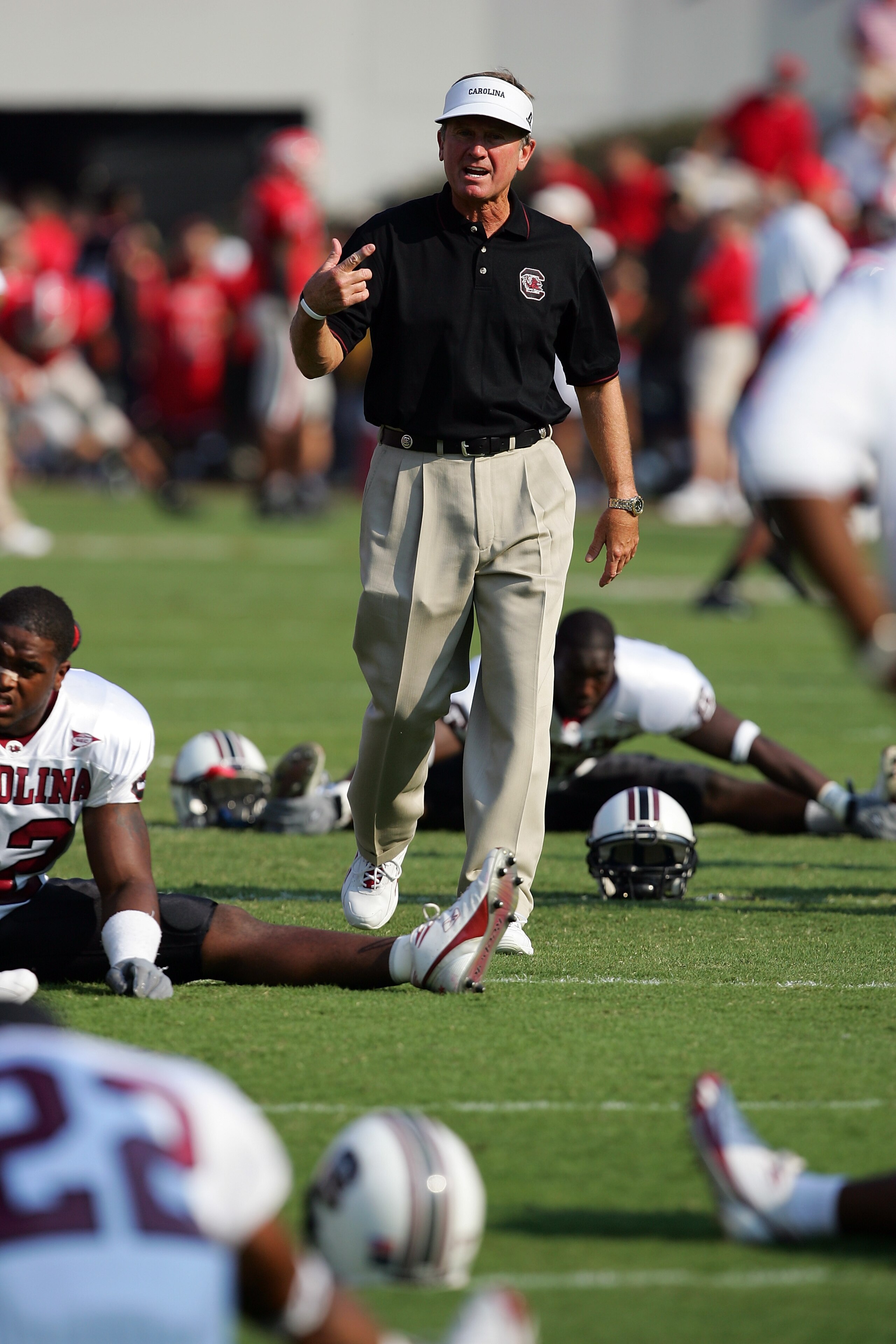 ATHENS, GA - SEPTEMBER 10:  Head coach Steve Spurrier of the South Carolina Gamecocks talks to his team before their game against the Georgia Bulldogs at Sanford Stadium on September 10, 2005 in Athens, Georgia.  (Photo by Streeter Lecka/Getty Images)
