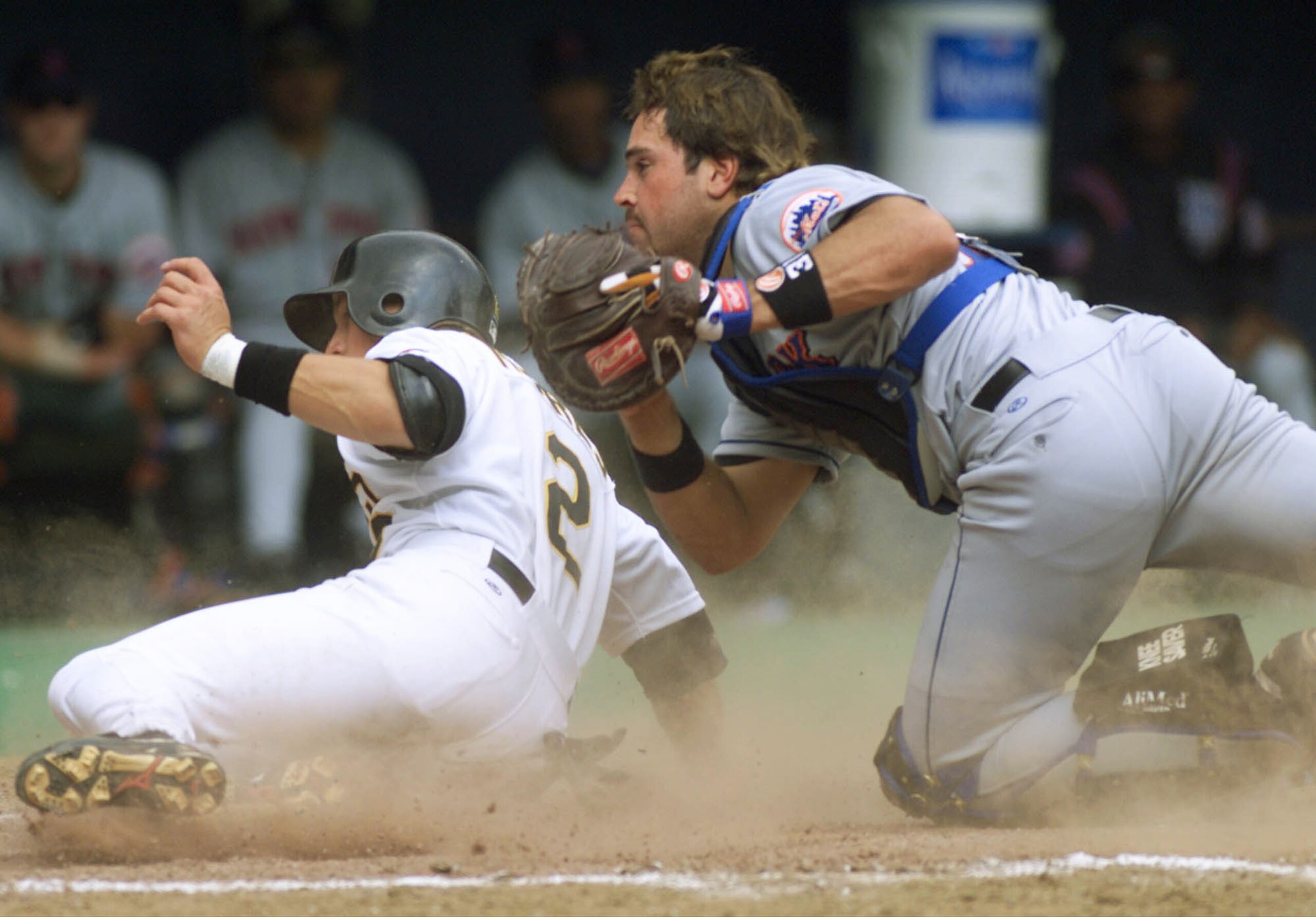 N367791 01: New York Mets catcher Mike Piazza, right, tags out Pat Meares of the Pittsburgh Pirates at the plate during the third inning, April 16, 2000 in Pittsburgh, PA. The Mets won the game 12-9. (Photo by Jason Cohn/Newsmakers)