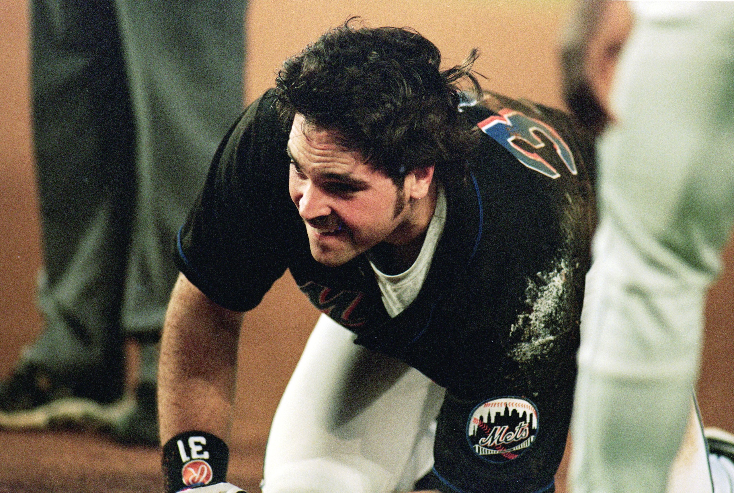 17 Oct 1999:  Mike Piazza #31 of the New York Mets moves on the field during the National League Championship Series game four against the Atlanta Braves at Shea Stadium in Flushing, New York. The Mets defeated the Braves 4-3. Mandatory Credit: Al Bello
