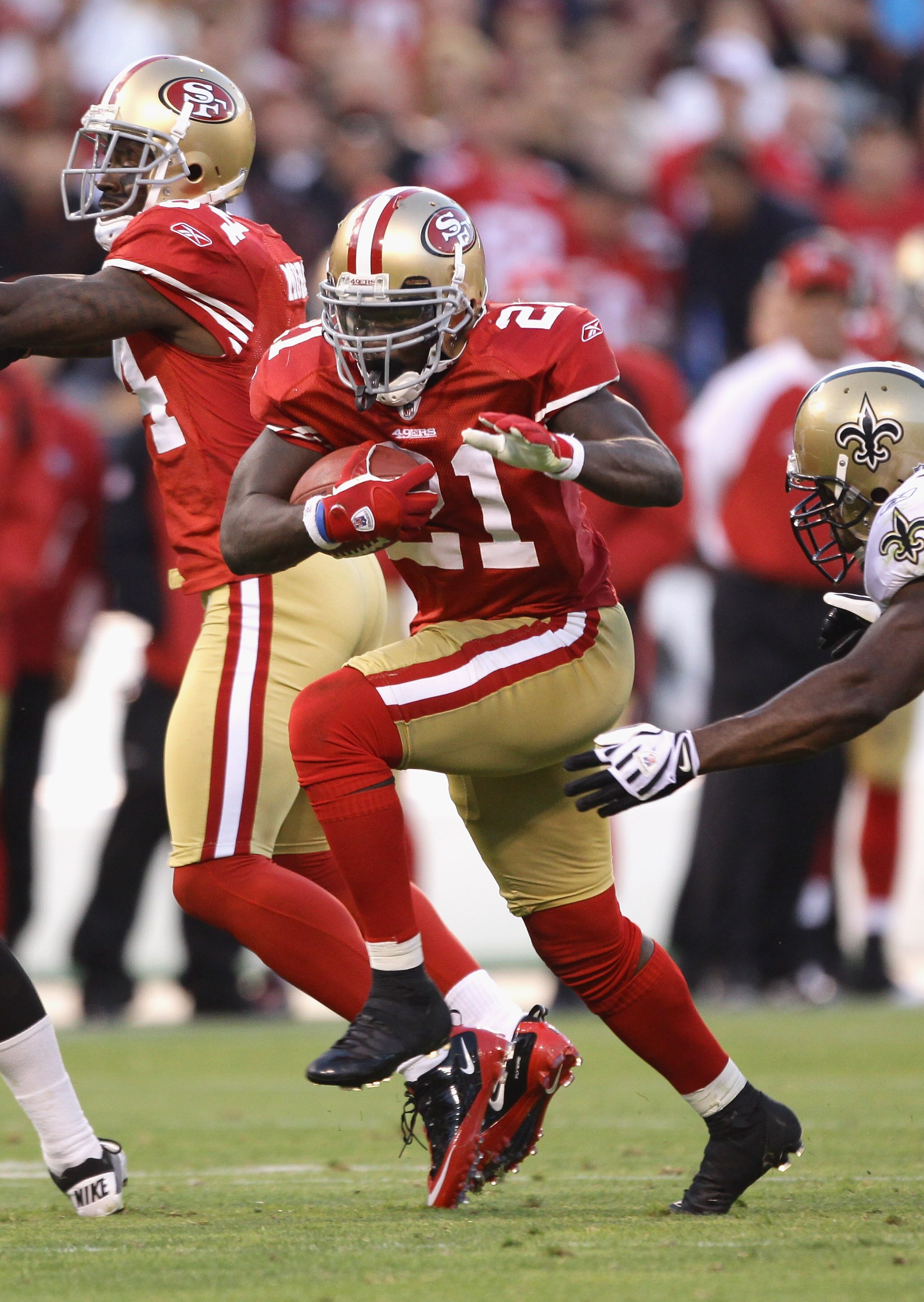 SAN FRANCISCO - SEPTEMBER 20:  Frank Gore #21 of the San Francisco 49ers in action during their game against the New Orleans Saints at Candlestick Park on September 20, 2010 in San Francisco, California.  (Photo by Ezra Shaw/Getty Images)