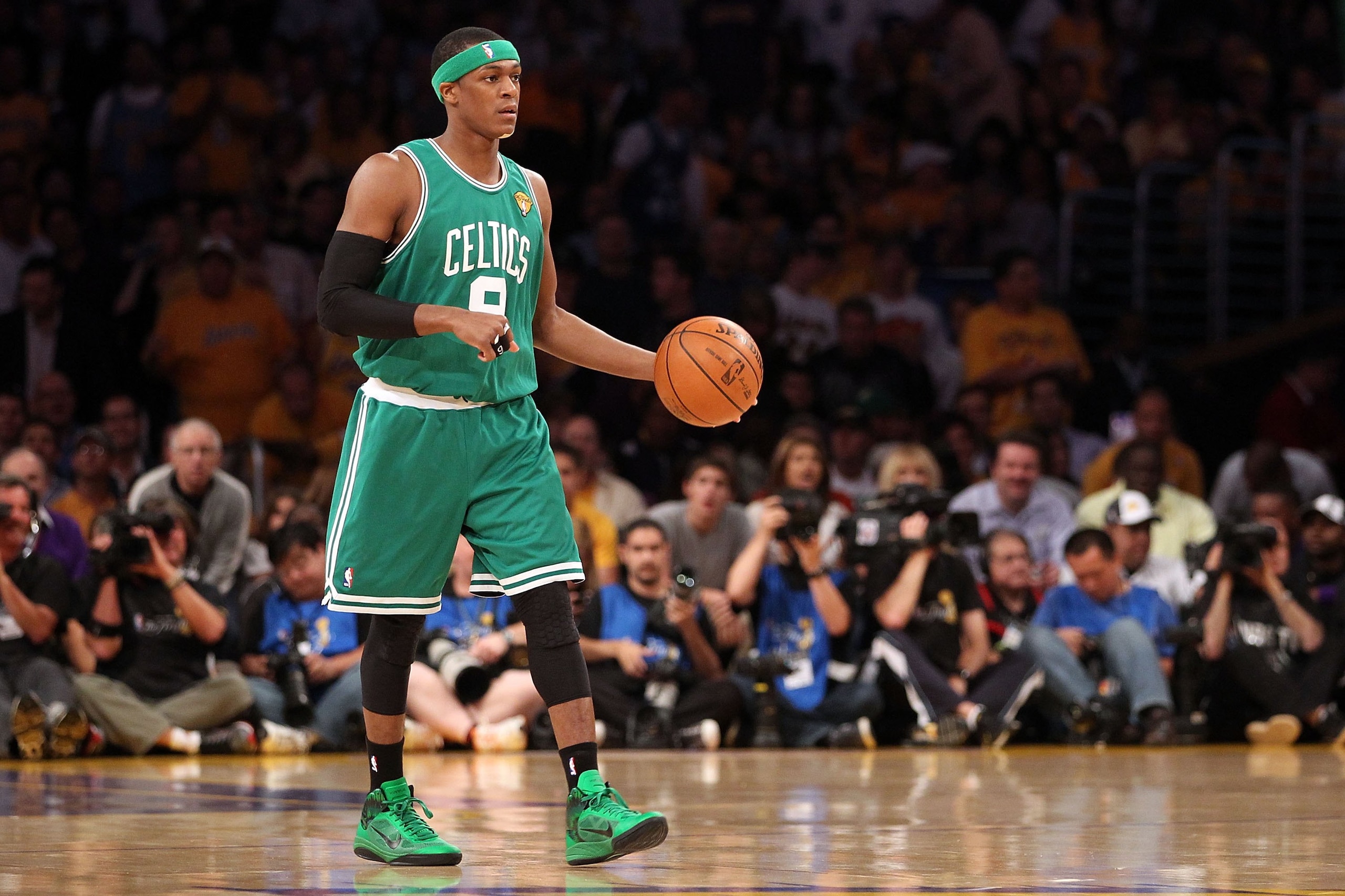 LOS ANGELES, CA - JUNE 17: Rajon Rondo #9 of the Boston Celtics moves the ball while taking on the Los Angeles Lakers in Game Seven of the 2010 NBA Finals at Staples Center on June 17, 2010 in Los Angeles, California. NOTE TO USER: User expressly acknow LOS ANGELES, CA - JUNE 17: Rajon Rondo #9 of the Boston Celtics moves the ball while taking on the Los Angeles Lakers in Game Seven of the 2010 NBA Finals at Staples Center on June 17, 2010 in Los Angeles, California. NOTE TO USER: User expressly acknow