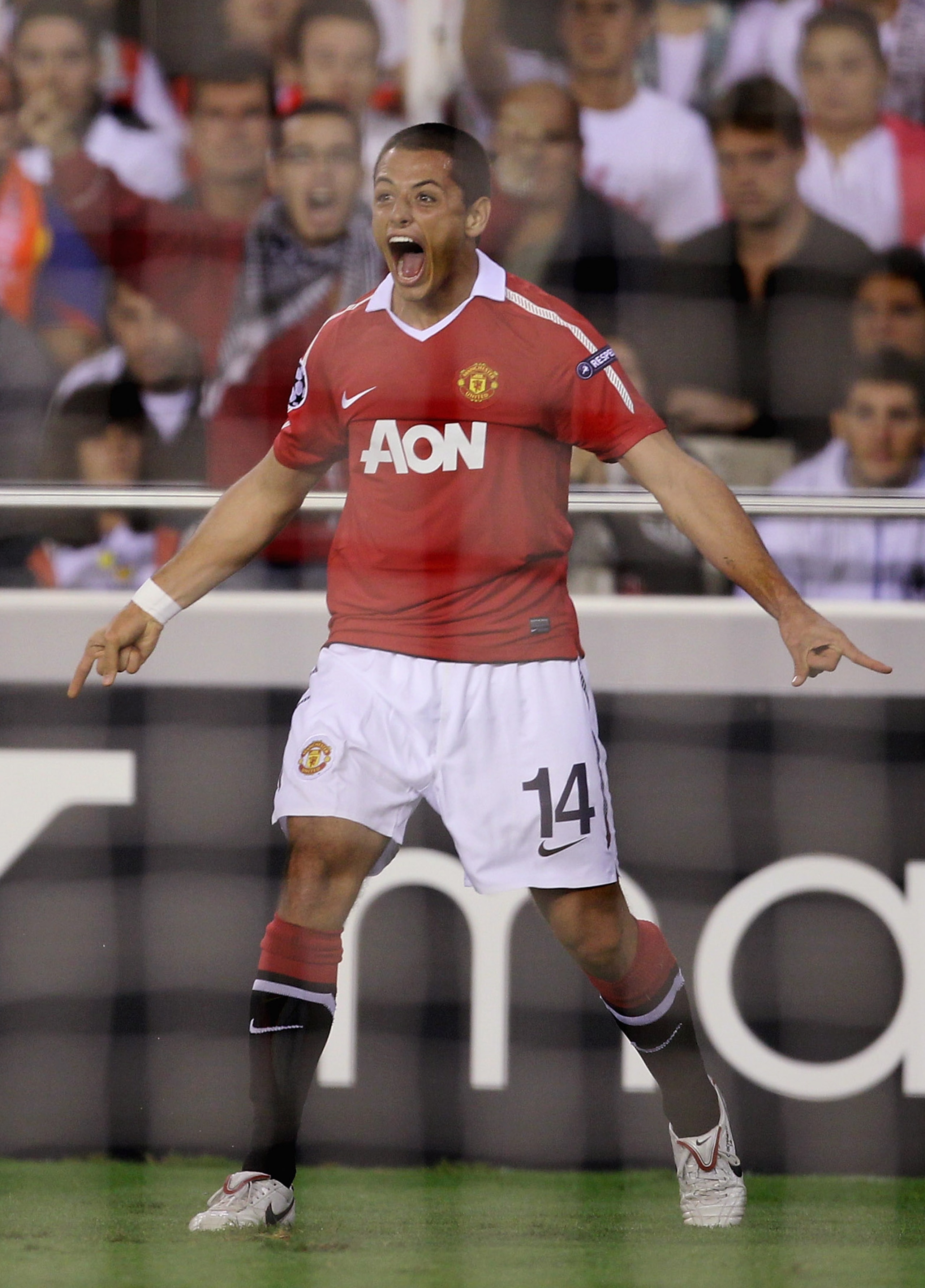VALENCIA, SPAIN - SEPTEMBER 29:  Javier Hernandez of Manchester United celebrates after scoring the opening goal during the UEFA Champions League Group C match between Valencia and Manchester United at the Mestalla Stadium on September 29, 2010 in Valenci