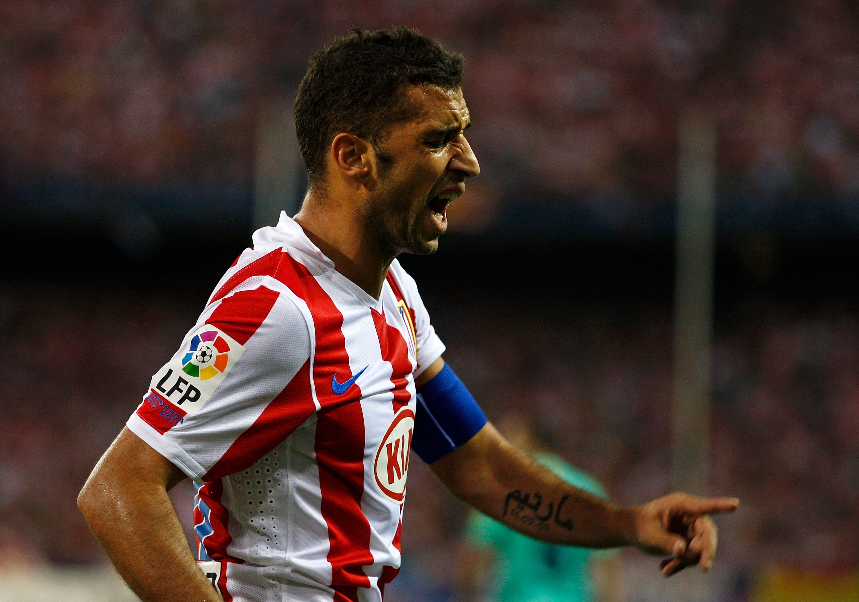 MADRID, SPAIN - SEPTEMBER 19: Simao Sabrosao of Atletico Madrid reacts during the La Liga match between Atletico Madrid and Barcelona at Vicente Calderon Stadium on September 19, 2010 in Madrid, Spain. (Photo by Angel Martinez/Getty Images)