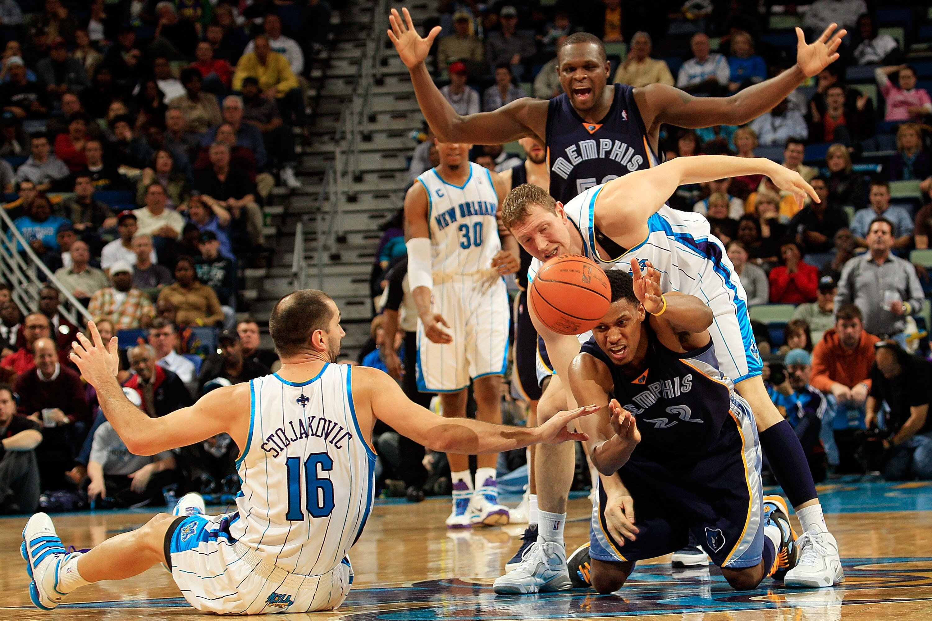 NEW ORLEANS - MARCH 03:  Rudy Gay #22 of the Memphis Grizzlies passes away a loose ball from Peja Stojakovic #16 and Darius Songaila #9 of the New Orleans Hornets at the New Orleans Arena on March 3, 2010 in New Orleans, Louisiana.  The Grizzlies defeated