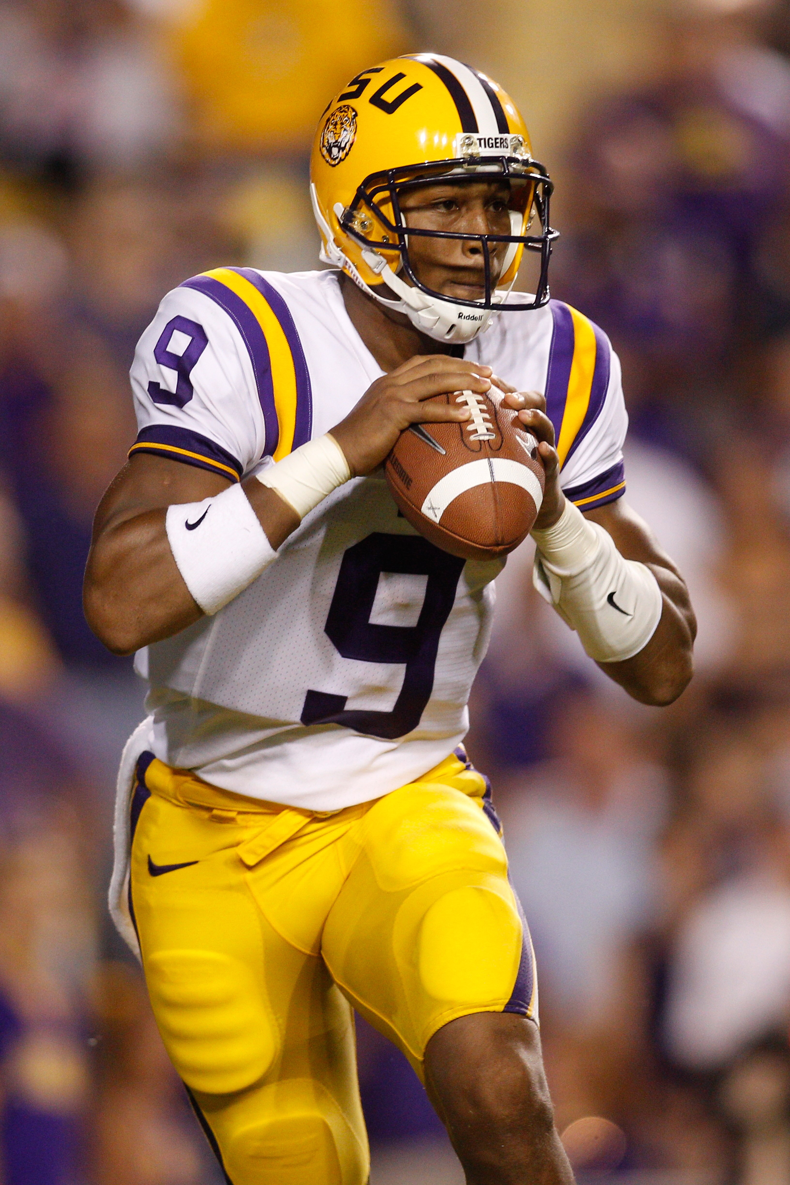 BATON ROUGE, LA - SEPTEMBER 25:  Jordan Jefferson #9 of the Louisiana State Univeristy Tigers looks to throw a pass against the West Virginia Mountaineers at Tiger Stadium on September 25, 2010 in Baton Rouge, Louisiana.  The Tigers defeated the Mountaine