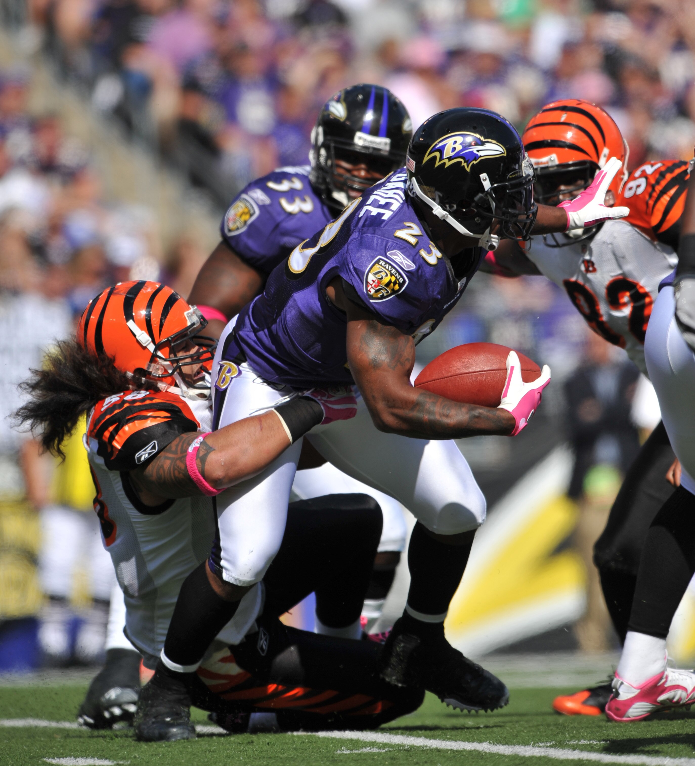 BALTIMORE - OCTOBER 11:  Willis McGahee #23 of the Baltimore Ravens runs the ball against the Cincinnati Bengals at M&T Bank Stadium on October 11, 2009 in Baltimore, Maryland. The Bengals defeated the Ravens 17-14. (Photo by Larry French/Getty Images)