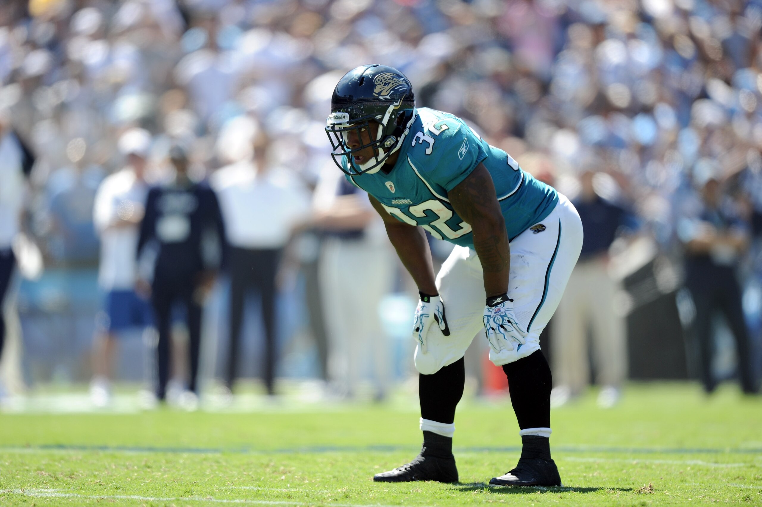 SAN DIEGO - SEPTEMBER 19:  Maurice Jones-Drew #32 of the Jacksonville Jaguars lines up against the San Diego Chargers during the second quarter at Qualcomm Stadium on September 19, 2010 in San Diego, California.  (Photo by Harry How/Getty Images)