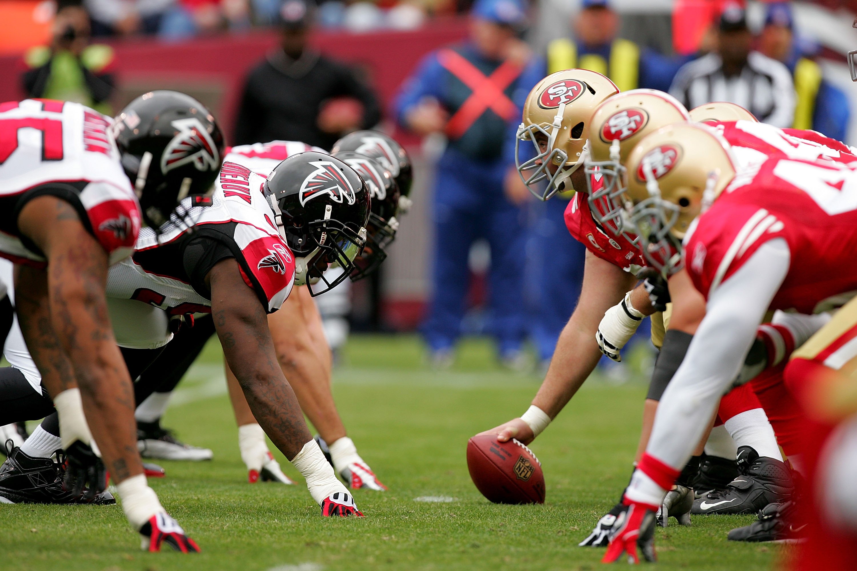 SAN FRANCISCO - OCTOBER 11:  The San Francisco 49ers offense lines up against the Atlanta Falcons at Candlestick Park on October 11, 2009 in San Francisco, California.  (Photo by Ezra Shaw/Getty Images)