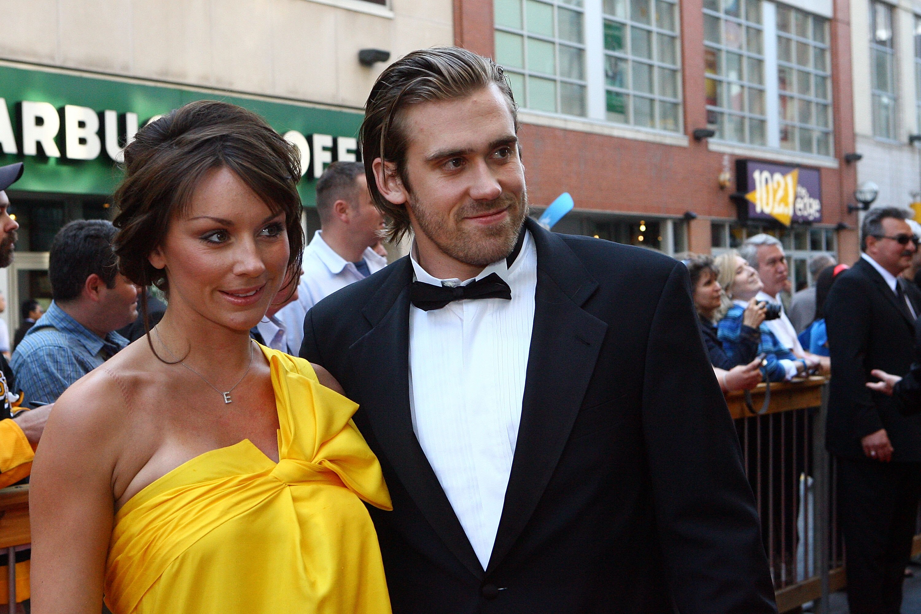 TORONTO, ON - JUNE 12:  Henrik Zetterberg of the Detroit Red Wings and Emma Andersson arrive for the 2008 NHL Awards at the at the Elgin Theatre on June 12, 2008 in Toronto, Canada.  (Photo by Bruce Bennett/Getty Images for NHL)