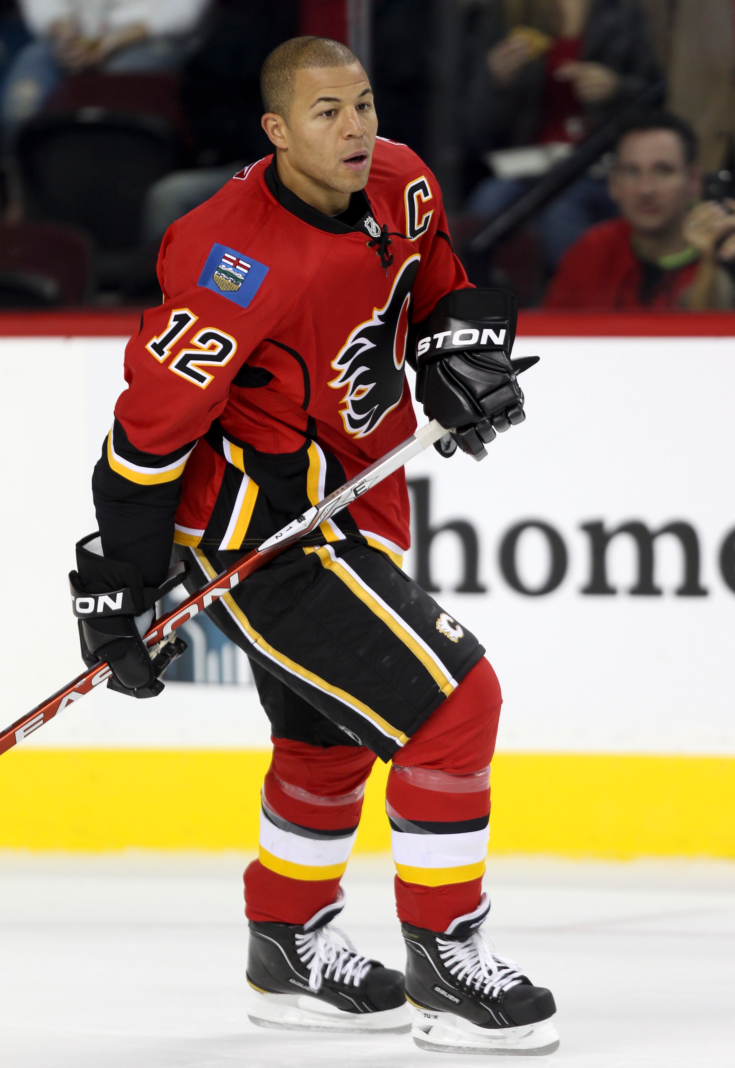 CALGARY, AB - SEPTEMBER 28:  Jarome Iginla #12 of the Calgary Flames warms up before a preseason game against the Phoenix Coyotes on September 28, 2010 at the Pengrowth Saddledome in Calgary, Alberta, Canada. (Photo by Mike Ridewood/Getty Images)
