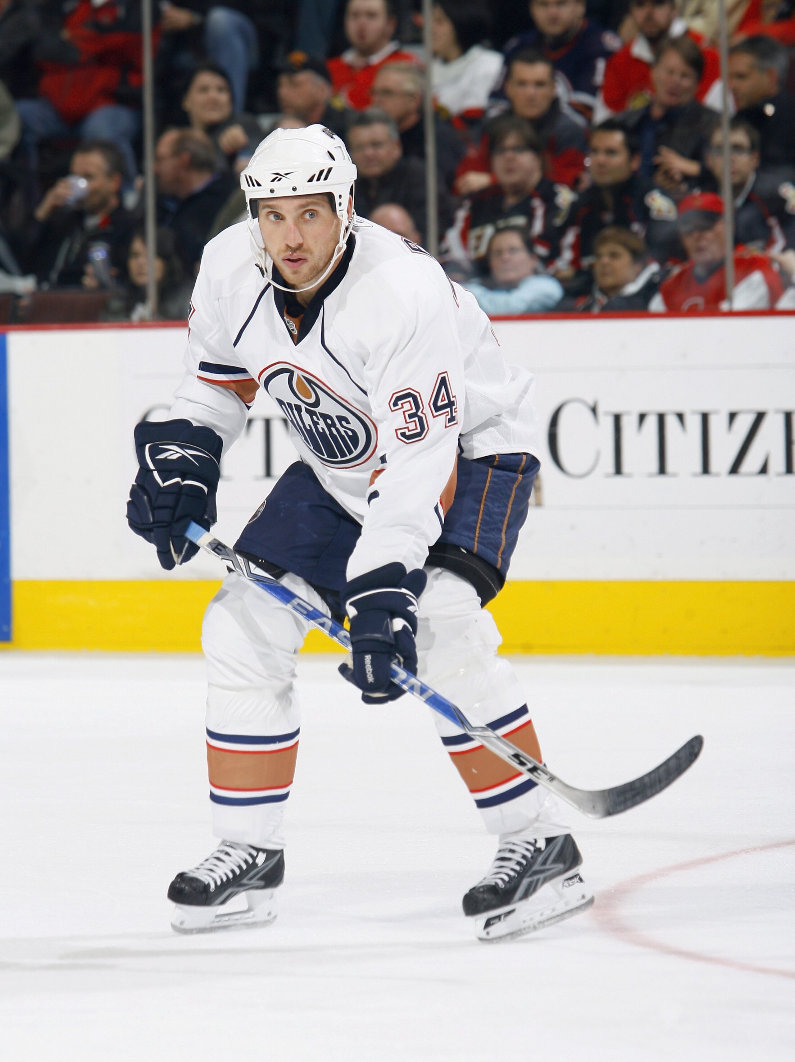 OTTAWA, ON - NOVEMBER 10: Fernando Pisani #34 of the Edmonton Oilers skates against the Ottawa Senators at Scotiabank Place on November 10, 2009 in Ottawa, Canada.  (Photo by Phillip MacCallum/Getty Images)