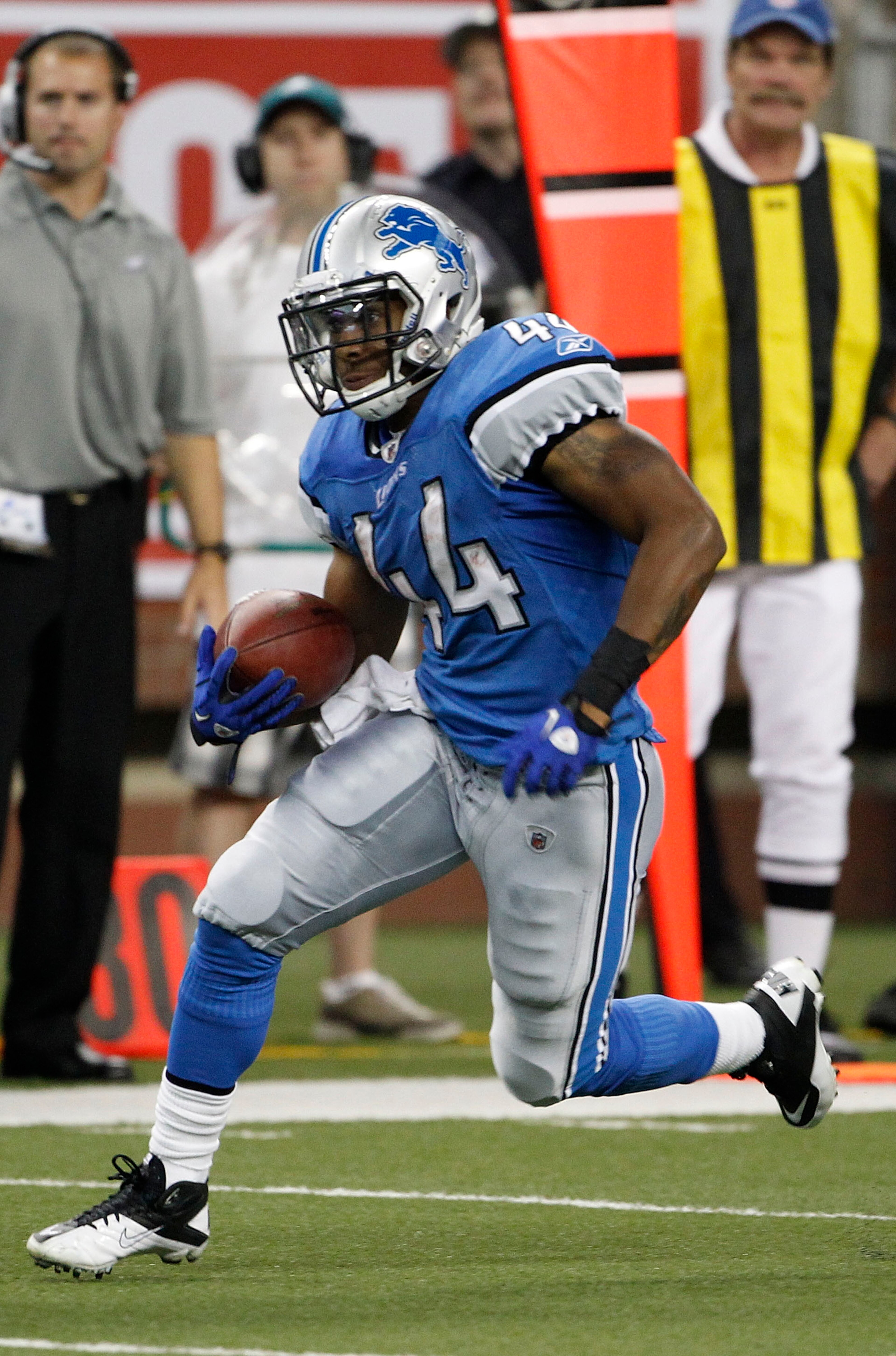 DETROIT - SEPTEMBER 19: Jahvid Best #44 of the Detroit Lions scores on a 75 yard pass from Shaun Hill #14 during the second quarter of the game against the Philadelphia Eagles at Ford Field on September 19, 2010 in Detroit, Michigan. (Photo by Leon Hali DETROIT - SEPTEMBER 19: Jahvid Best #44 of the Detroit Lions scores on a 75 yard pass from Shaun Hill #14 during the second quarter of the game against the Philadelphia Eagles at Ford Field on September 19, 2010 in Detroit, Michigan. (Photo by Leon Hali