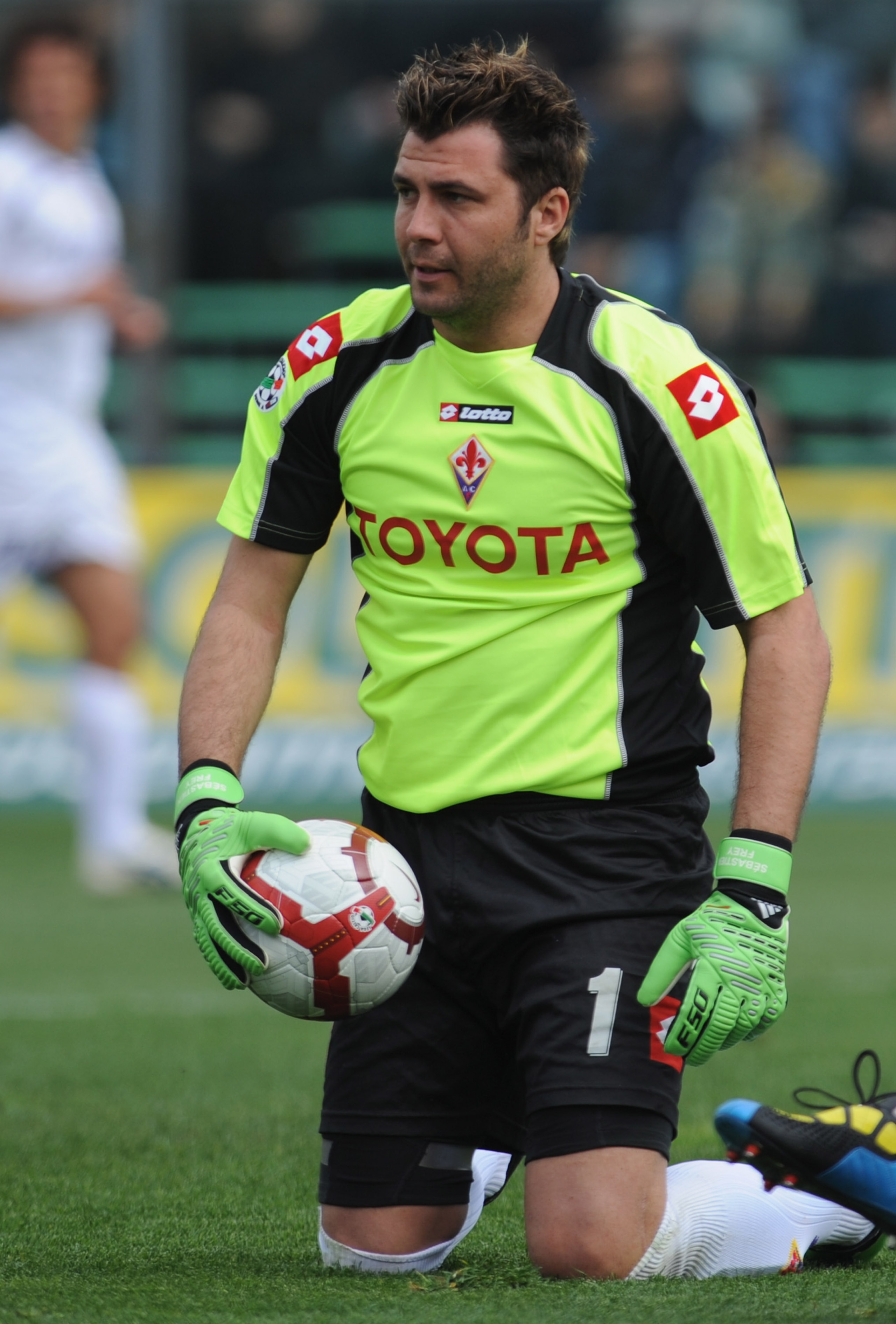 BERGAMO, ITALY - APRIL 18:  Sebastien Frey of ACF Fiorentina looks on during the Serie A match between Atalanta BC and ACF Fiorentina at Stadio Atleti Azzurri d'Italia on April 18, 2010 in Bergamo, Italy.  (Photo by Valerio Pennicino/Getty Images)