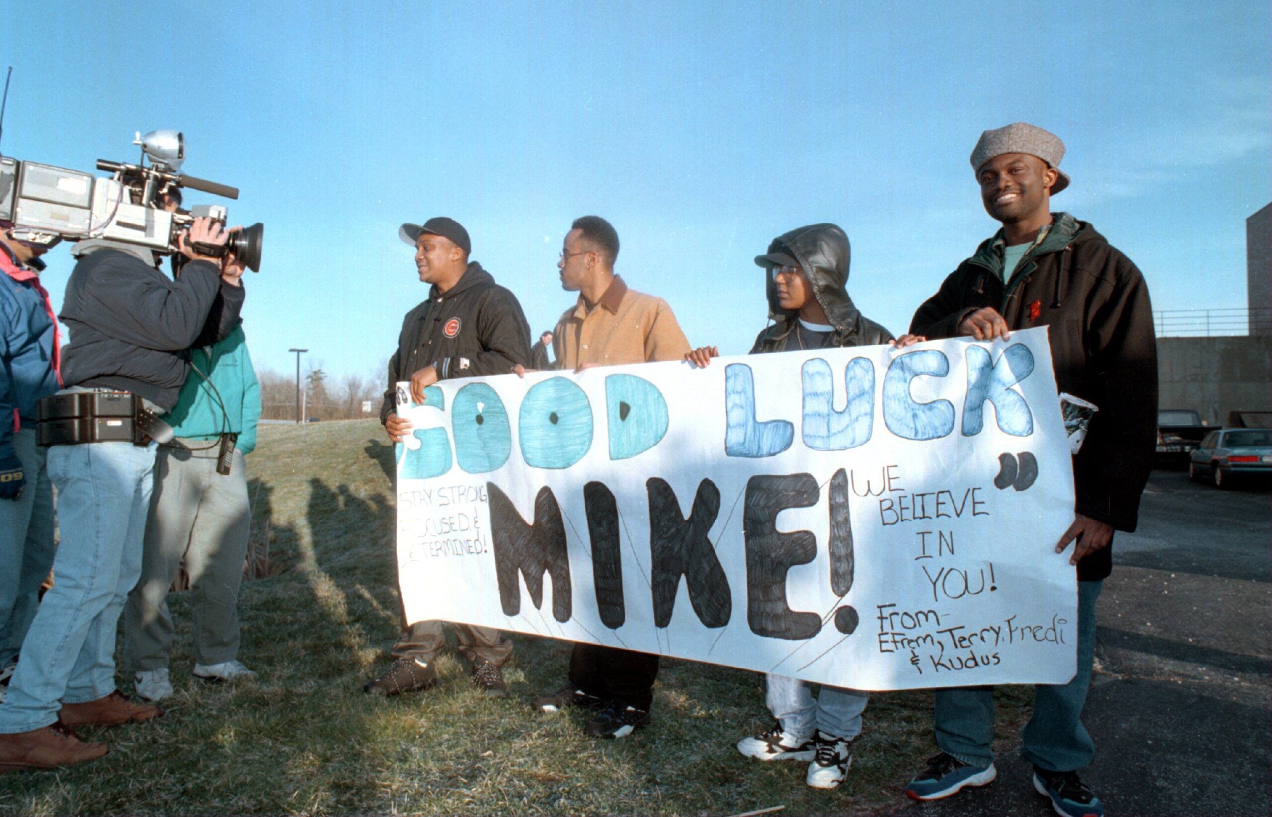 25 MAR 1995:  MIKE TYSON SUPPORTERS DISPLAY THEIR FAITH IN A BANNER TO THE MEDIA OUTSIDE NATIONAL ISLAMIC CENTER IN PLAINFIELD, INDIANA. THE FORMER HEAVYWEIGHT  ATTENDED A SERVICE AT THE CENTER FOLLOWING HIS RELEASE FROM A THREE YEAR PRISON SENTENCE FOR T