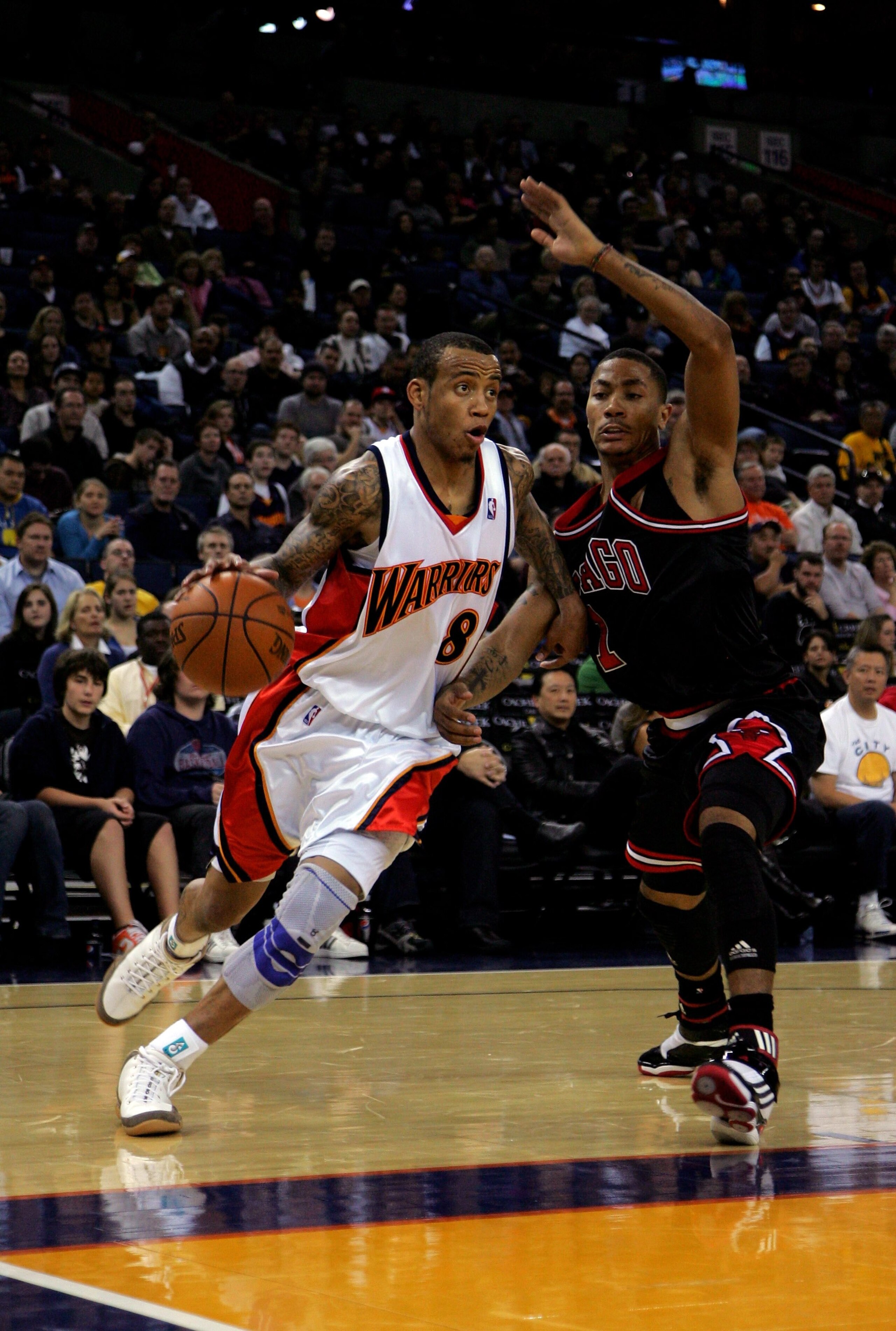 OAKLAND, CA - JANUARY 18:  Monta Ellis #8 of the Golden State Warriors in action during their game against the Chicago Bulls at Oracle Arena on January 18, 2010 in Oakland, California.  NOTE TO USER: User expressly acknowledges and agrees that, by downloa