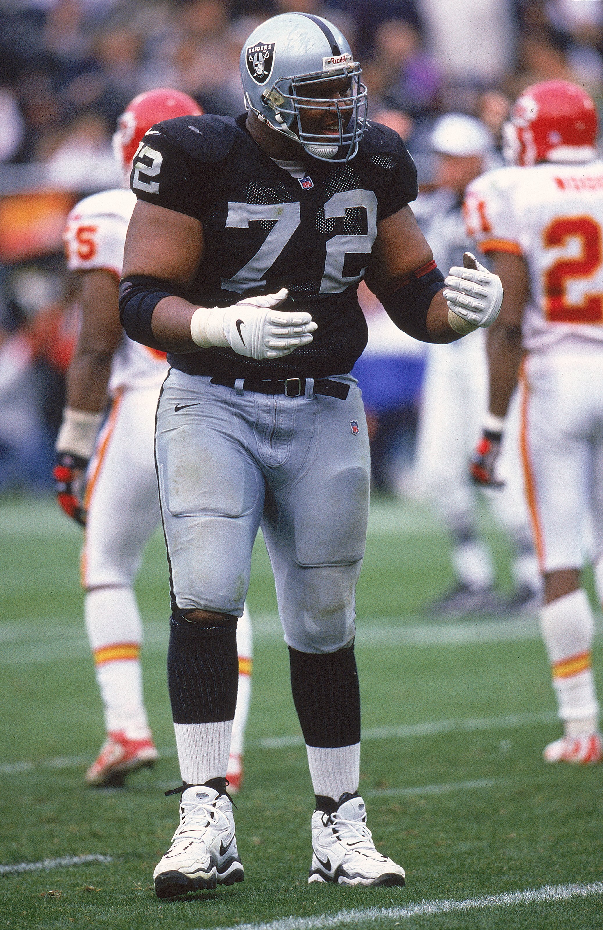 28 Nov 1999: Lincoln Kennedy #72 of the Oakland Raiders reacts to a play during the game against the Kansas City Chiefs at the Network Associates Coliseum in Oakland, California. The Chiefs defeated the Raiders 37-34. 28 Nov 1999: Lincoln Kennedy #72 of the Oakland Raiders reacts to a play during the game against the Kansas City Chiefs at the Network Associates Coliseum in Oakland, California. The Chiefs defeated the Raiders 37-34.