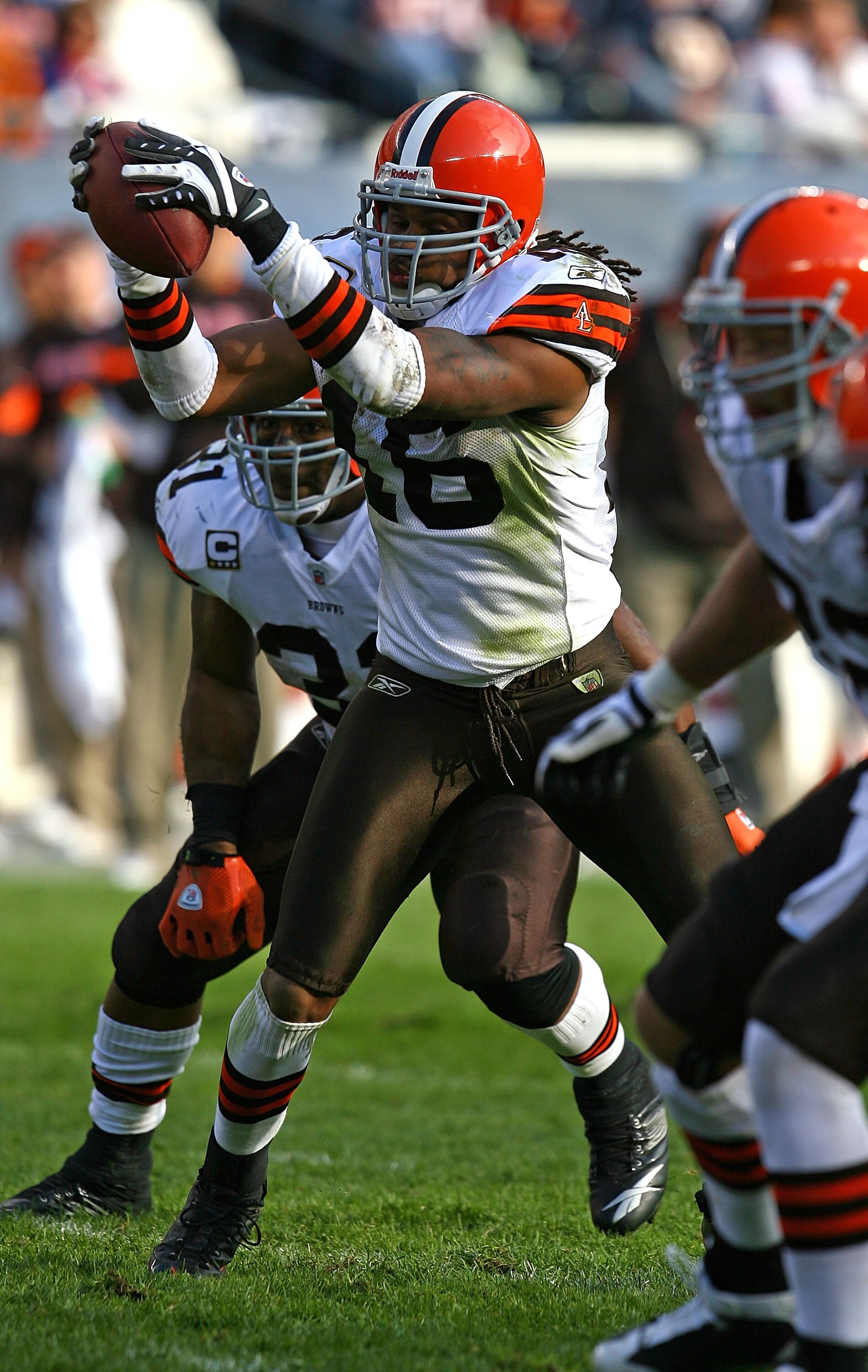 CHICAGO - NOVEMBER 01: Joshua Cribbs #16 of the Cleveland Browns takes the snap from center in the 'wildcat' formation against the Chicago Bears at Soldier Field on November 1, 2009 in Chicago, Illinois. The Bears defeated the Browns 30-6. (Photo by Jonat