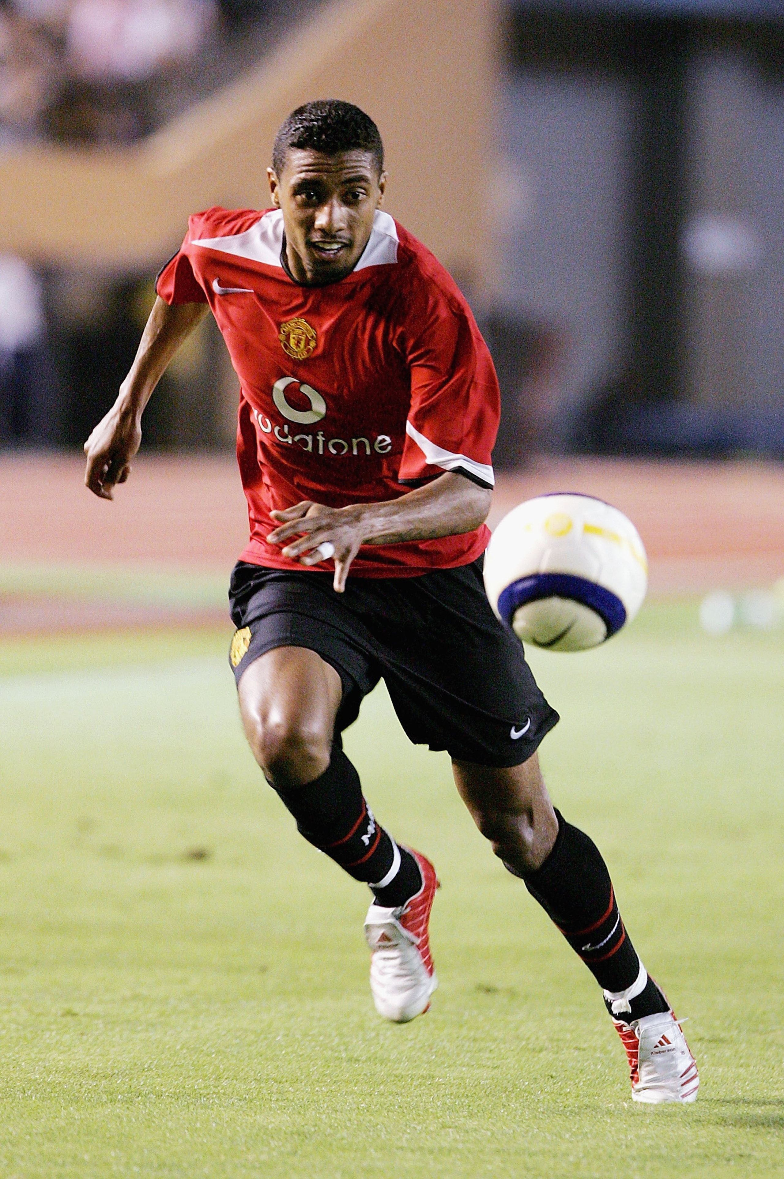 TOKYO, JAPAN - JULY 28: Kleberson of Manchester United in action during a friendly game between Manchester United and Kashima Antlers at National Stadium on July 28, 2005 in Tokyo, Japan. (Photo by Koichi Kamoshida/Getty Images)