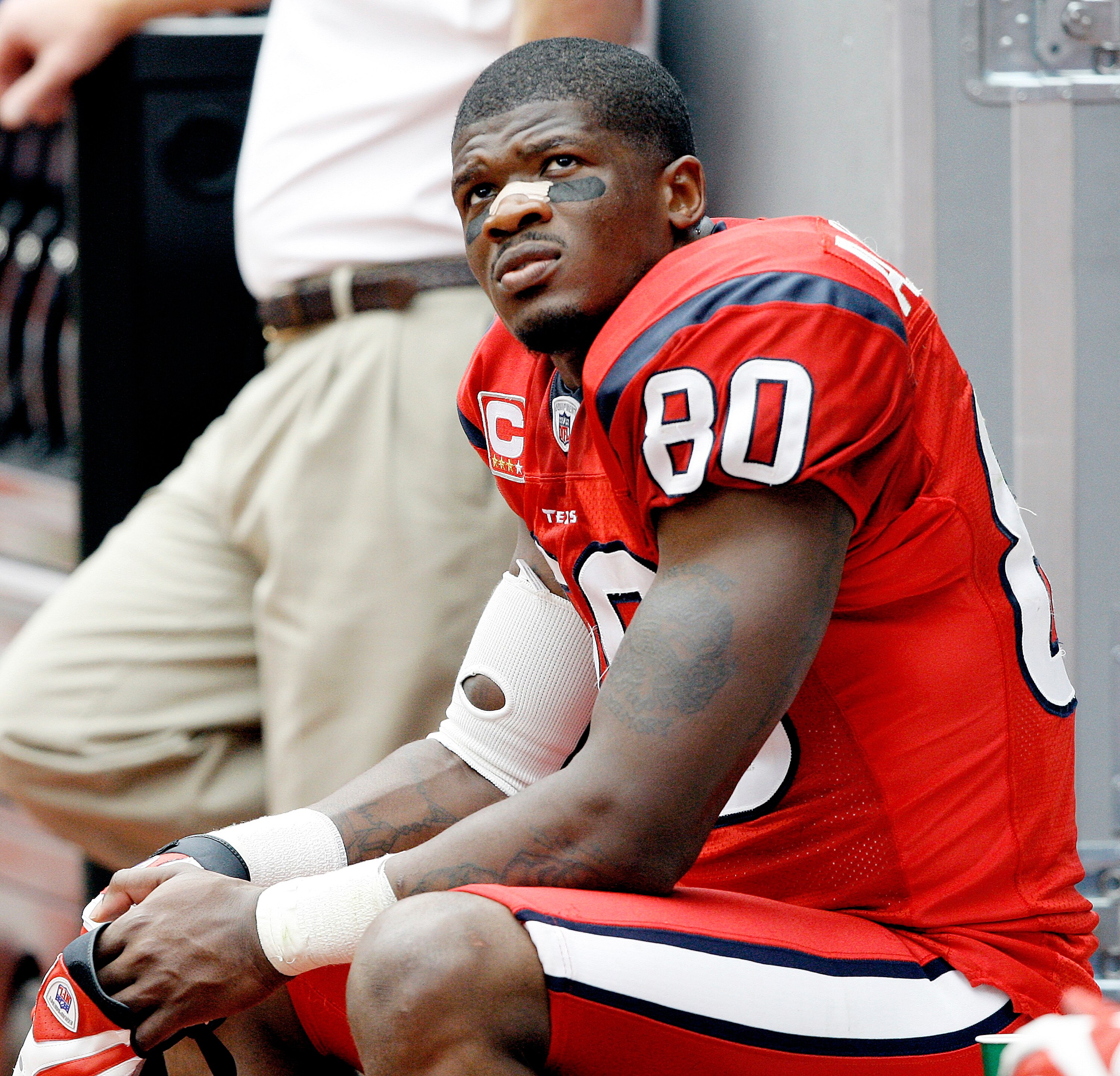 HOUSTON - SEPTEMBER 27:  Wide receiver Andre Johnson #80 of the Houston Texans watches the scoreboard from the bench at Reliant Stadium on September 27, 2009 in Houston, Texas.  (Photo by Bob Levey/Getty Images)