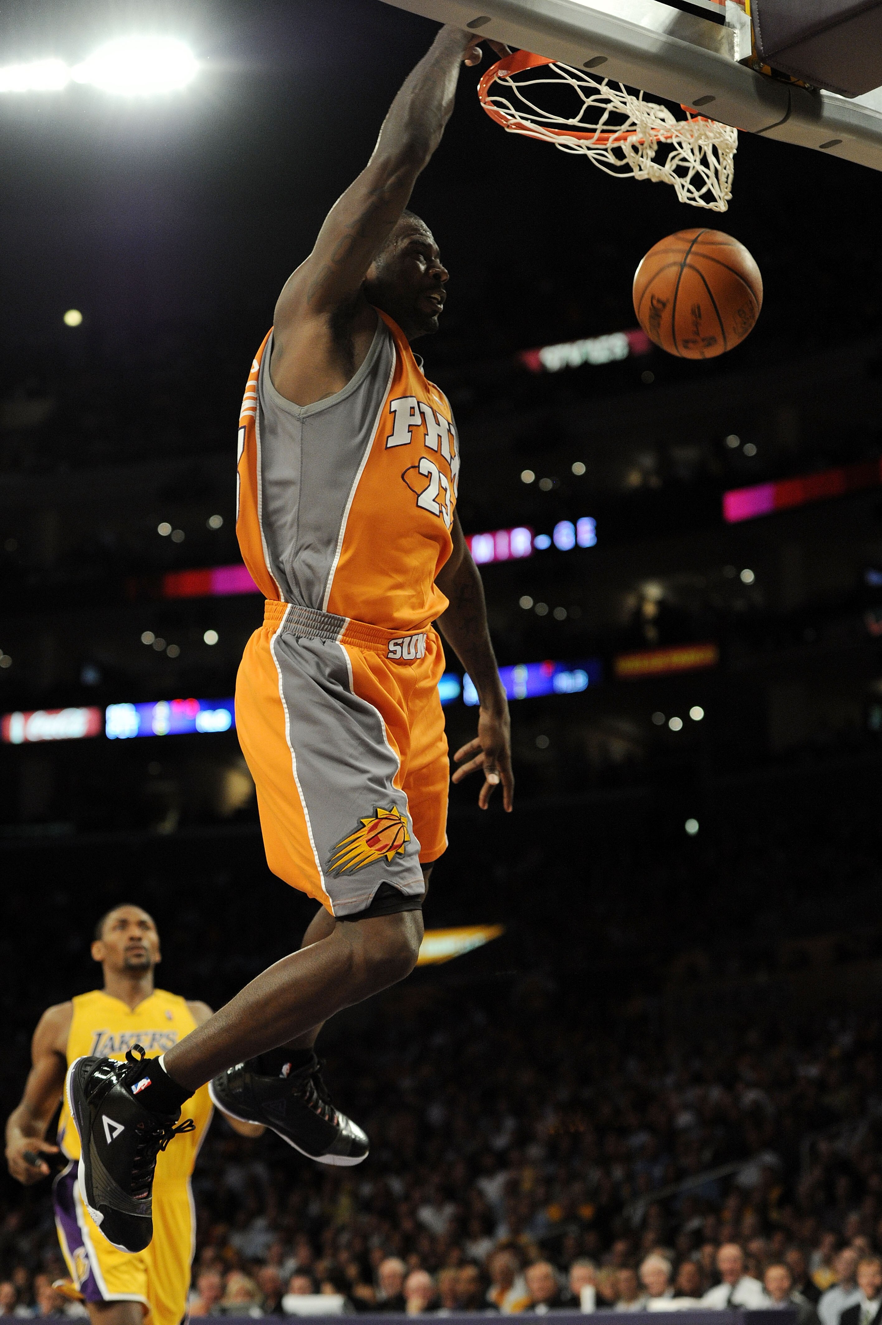 LOS ANGELES, CA - MAY 19:  Jason Richardson #23 of the Phoenix Suns dunks the ball against the Los Angeles Lakers in the first quarter of Game Two of the Western Conference Finals during the 2010 NBA Playoffs at Staples Center on May 19, 2010 in Los Angel