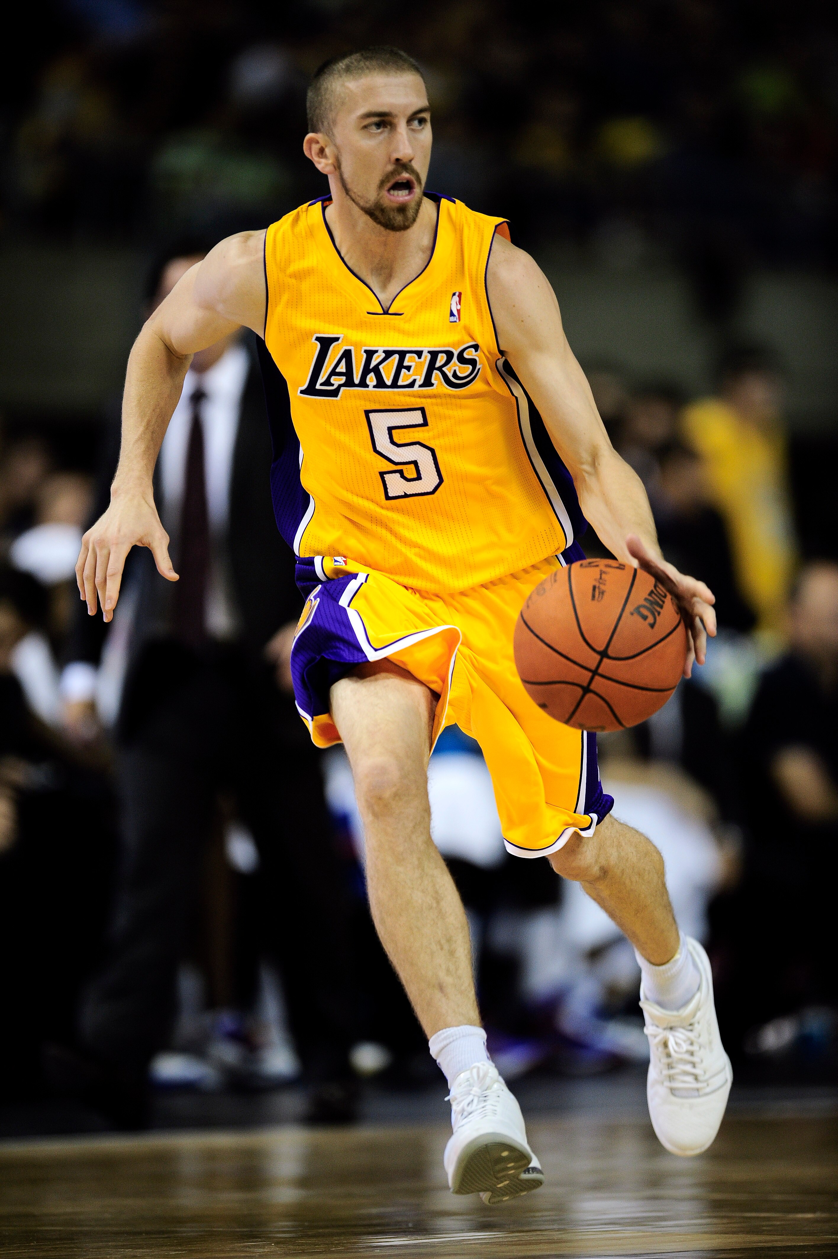 BARCELONA, SPAIN - OCTOBER 07:  Steve Blake #5 of the Los Angeles Lakers in action during the NBA Europe Live match between Los Angeles Lakers and Regal FC Barcelona at the at Palau Blaugrana on October 7, 2010 in Barcelona, Spain.  (Photo by David Ramos/