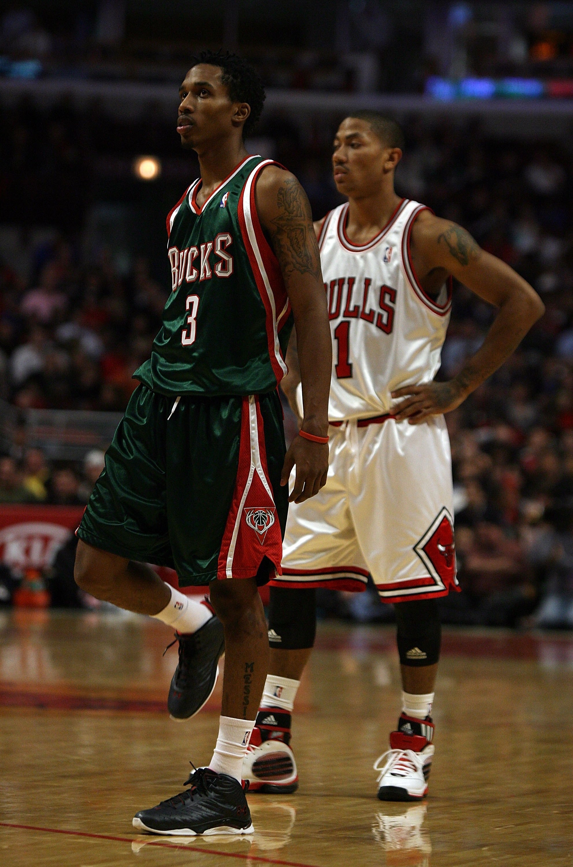 CHICAGO - NOVEMBER 03: Brandon Jennings #3 of the Milwaukee Bucks and Derrick Rose #1 of the Chicago Bulls wait for a free-throw at the United Center on November 3, 2009 in Chicago, Illinois. The Bulls defeated the Bucks 83-81. (Photo by Jonathan Daniel/G