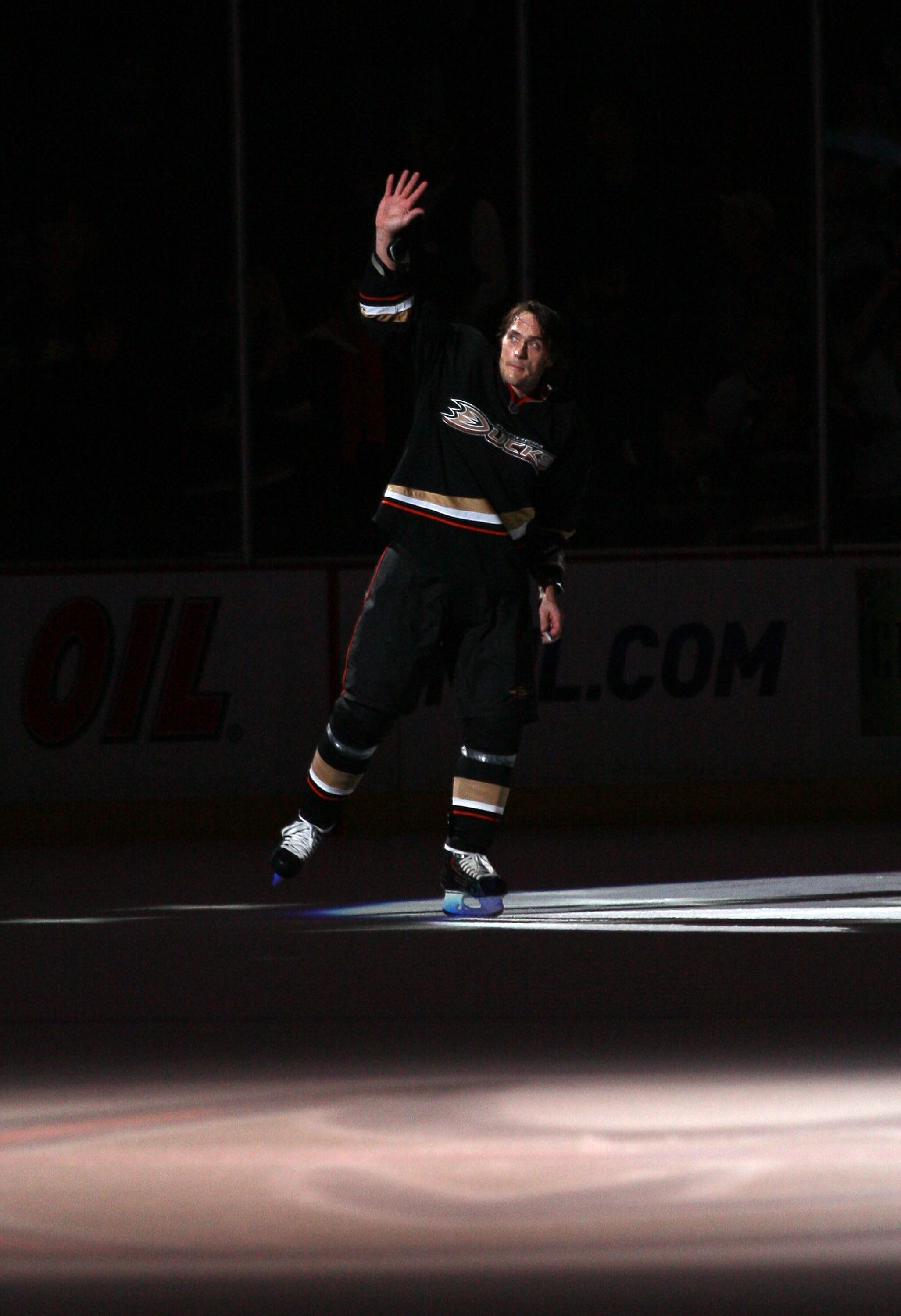 ANAHEIM, CA - MARCH 21:  Teemu Selanne #8 of the Anaheim Ducks skates to center ice to acknowledge the fans after the game against the Colorado Avalanche in which Selanne scored his 600th career NHL goal in the second period in their NHL game at the Honda