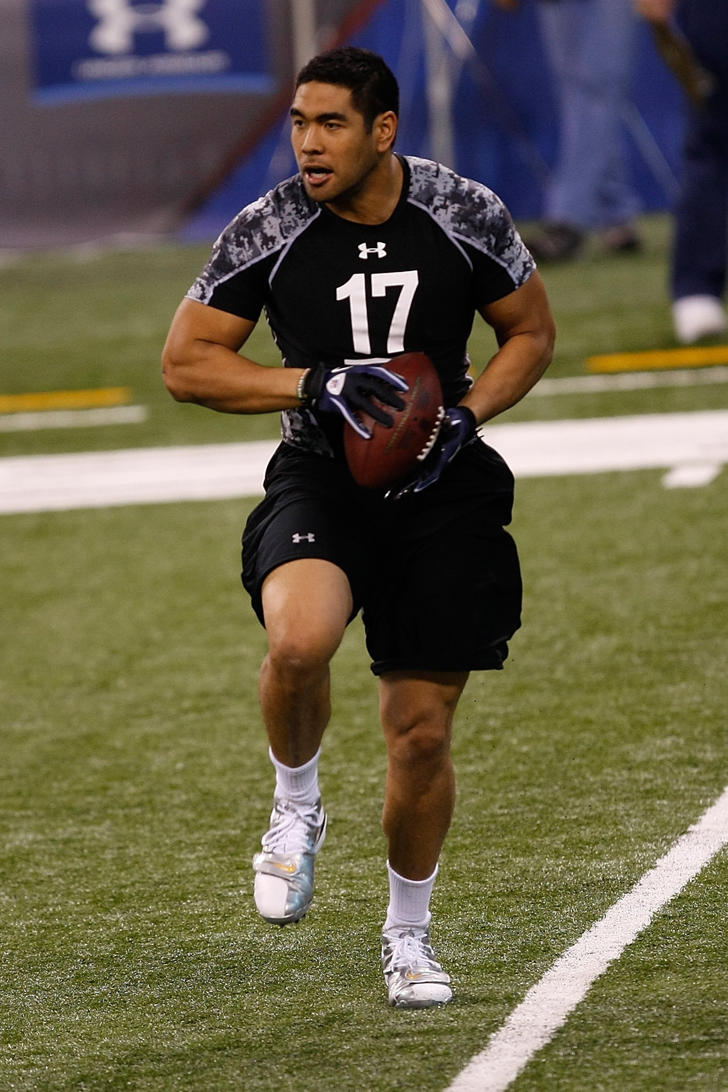 INDIANAPOLIS, IN - FEBRUARY 27: Tight end Tony Moeaki of Iowa runs as he catches the football during the NFL Scouting Combine presented by Under Armour at Lucas Oil Stadium on February 27, 2010 in Indianapolis, Indiana. (Photo by Scott Boehm/Getty Images)