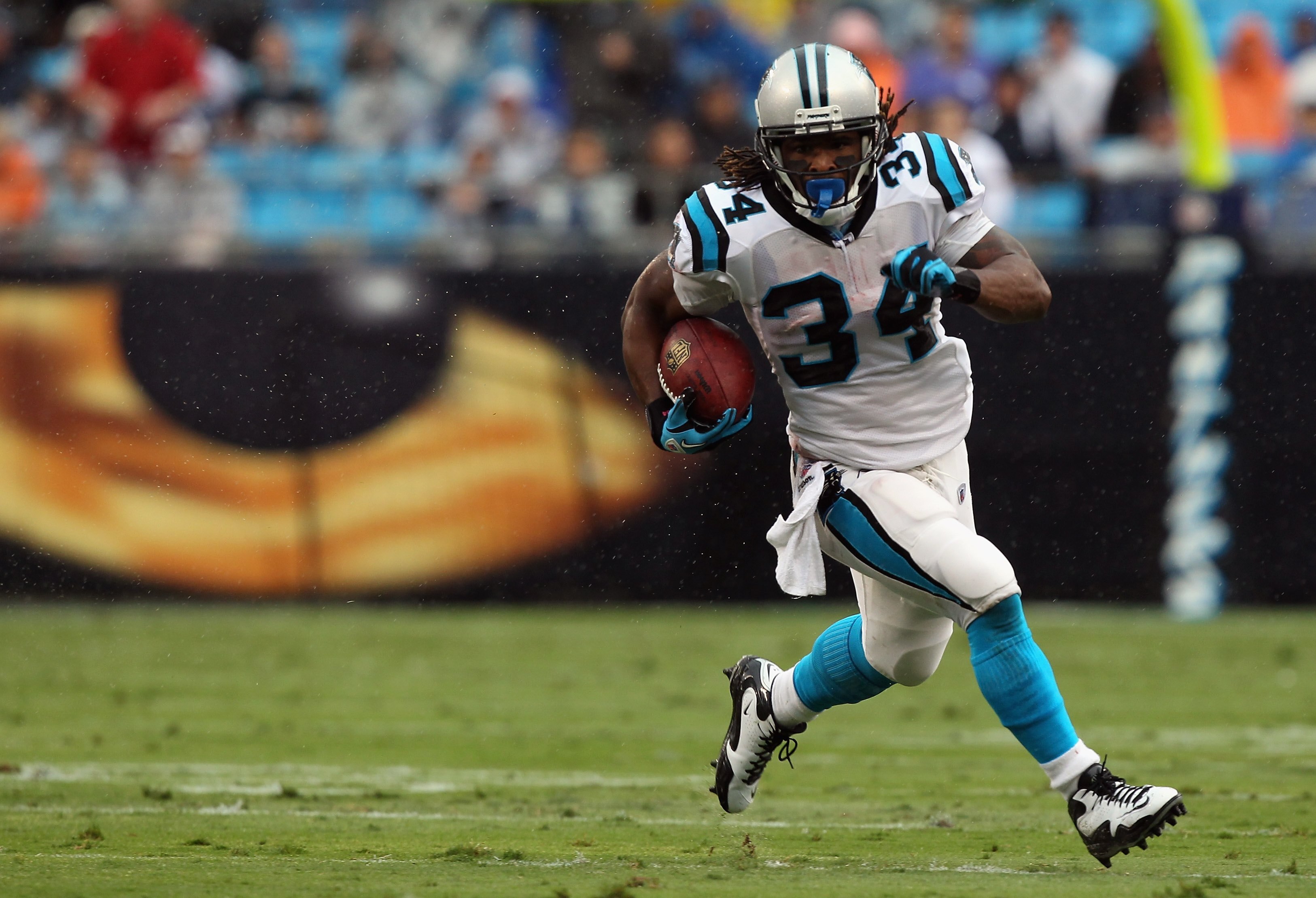 CHARLOTTE, NC - SEPTEMBER 26:  DeAngelo Williams #34 of the Carolina Panthers against the Cincinnati Bengals during their game at Bank of America Stadium on September 26, 2010 in Charlotte, North Carolina.  (Photo by Streeter Lecka/Getty Images)