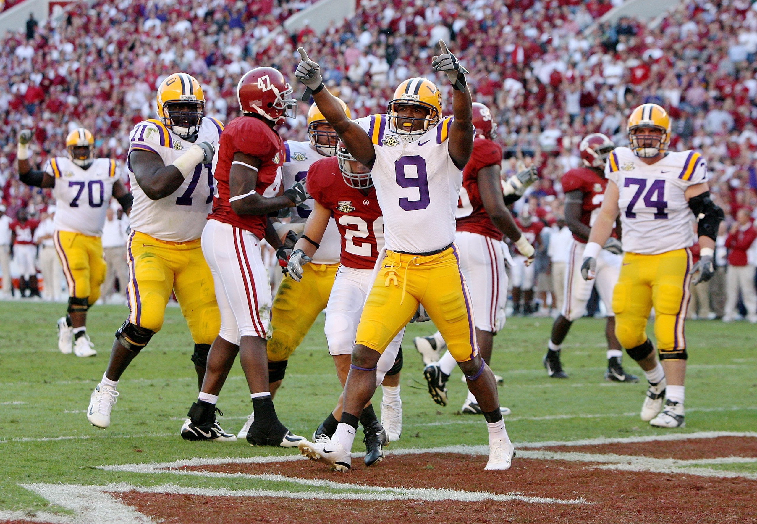TUSCALOOSA, AL - NOVEMBER 03:  Wide receiver Early Doucet #9 of the LSU Tigers celebrates his touchdown in the first half against the Alabama Crimson Tide at Bryant-Denny Stadium on November 3, 2007 in Tuscaloosa, Alabama.  (Photo by Doug Benc/Getty Image