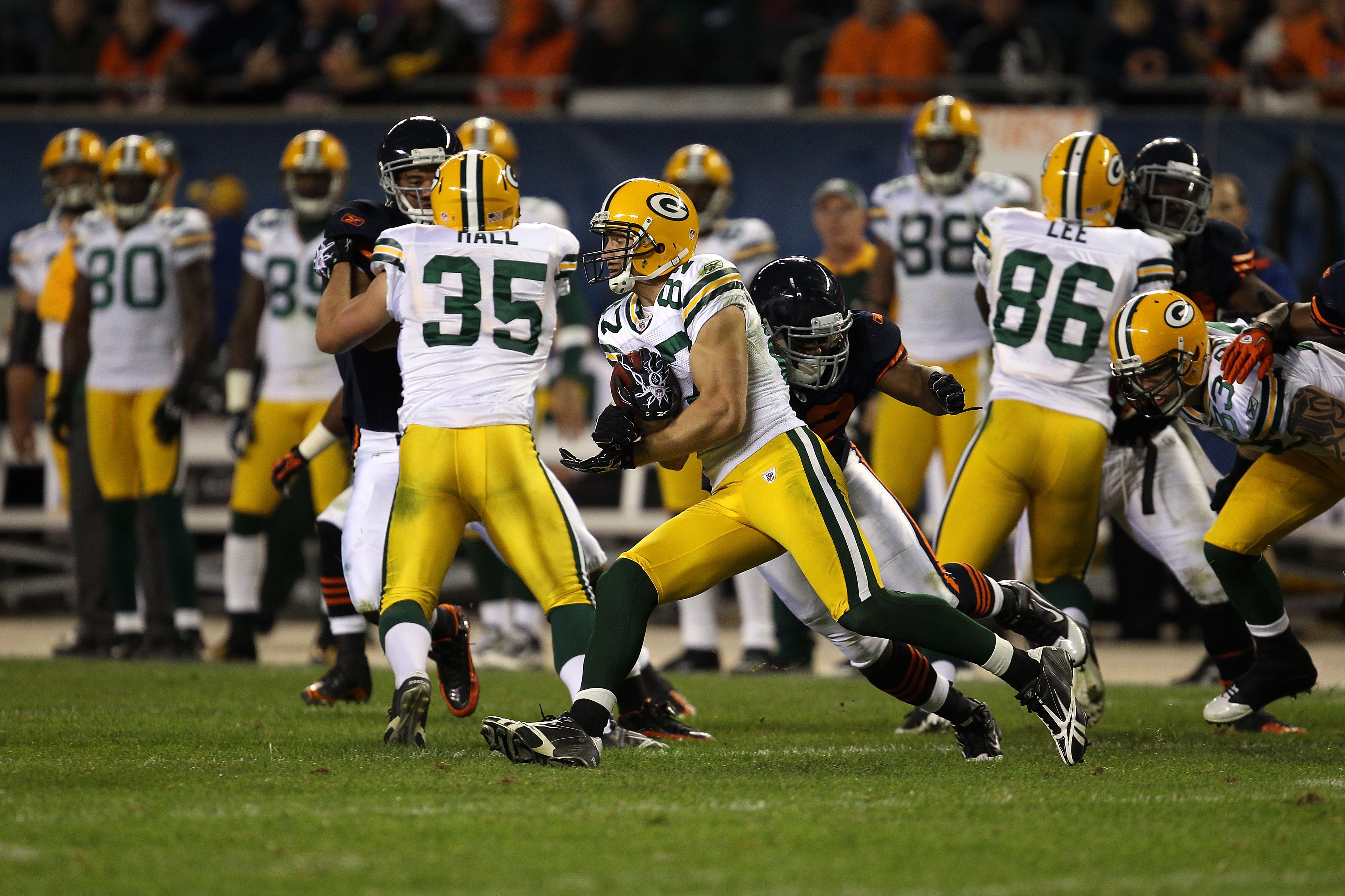 CHICAGO - SEPTEMBER 27:  Jordy Nelson #87 of  the Green Bay Packers returns a kickoff in the fourth quarter against the Chicago Bears at Soldier Field on September 27, 2010 in Chicago, Illinois. The Bears won 20-17.  (Photo by Jonathan Daniel/Getty Images