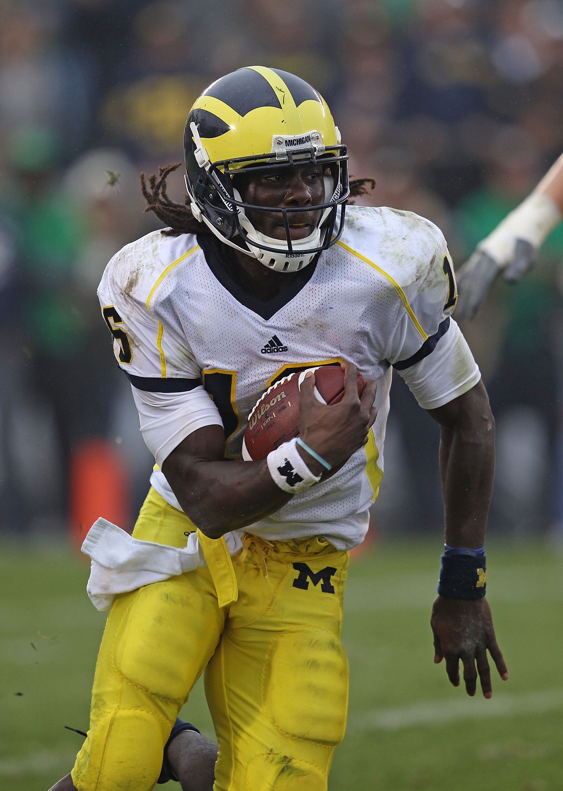 SOUTH BEND, IN - SEPTEMBER 11: Denard Robinson #16 of the Michigan Wolverines runs against the Notre Dame Fighting Irish at Notre Dame Stadium on September 11, 2010 in South Bend, Indiana. Michigan defeated Notre Dame 28-24. (Photo by Jonathan Daniel/Gett