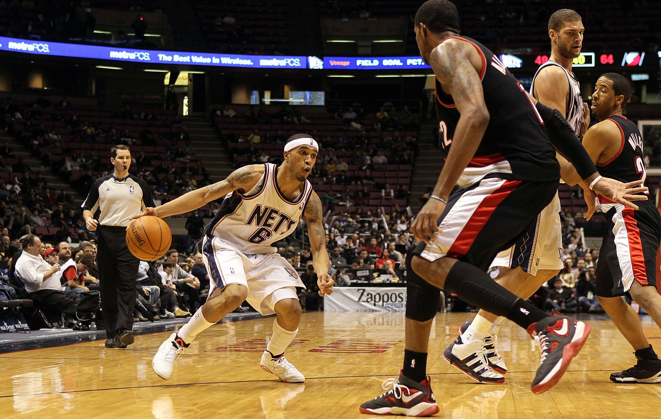 EAST RUTHERFORD, NJ - FEBRUARY 23:  Courtney Lee #6 of the New Jersey Nets controls the ball against the Portland Trail Blazers at the Izod Center on February 23, 2010 in East Rutherford, New Jersey.The Blazers defeated the Nets 102-93.NOTE TO USER: User
