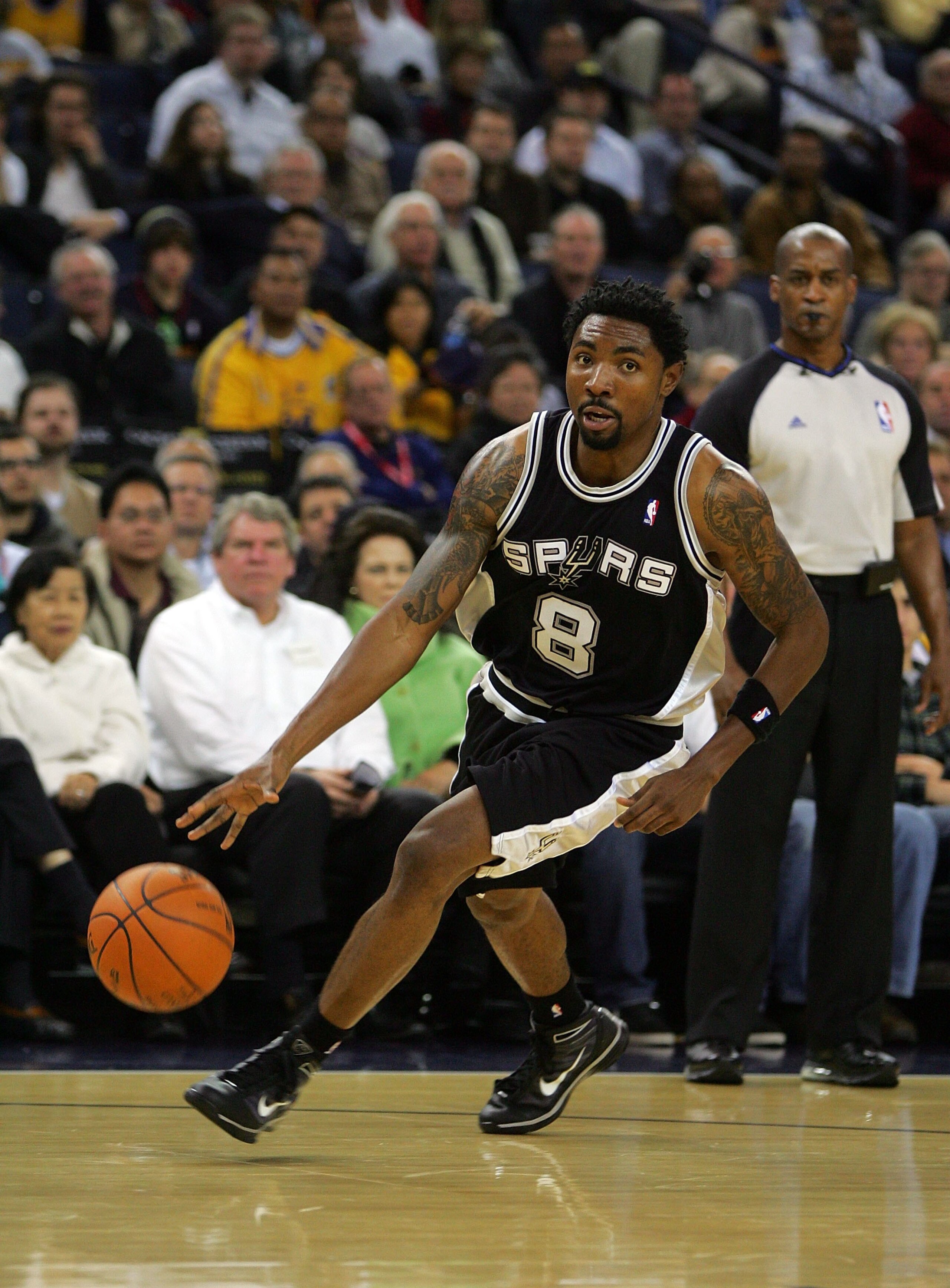 OAKLAND, CA - DECEMBER 16:  Roger Mason Jr. #8 of the San Antonio Spurs in action during their game against the Golden State Warriors at Oracle Arena on December 16, 2009 in Oakland, California. NOTE TO USER: User expressly acknowledges and agrees that, b
